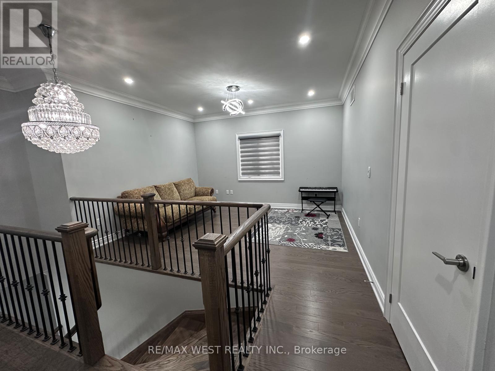111 Scarlet Way, Bradford West Gwillimbury, ON