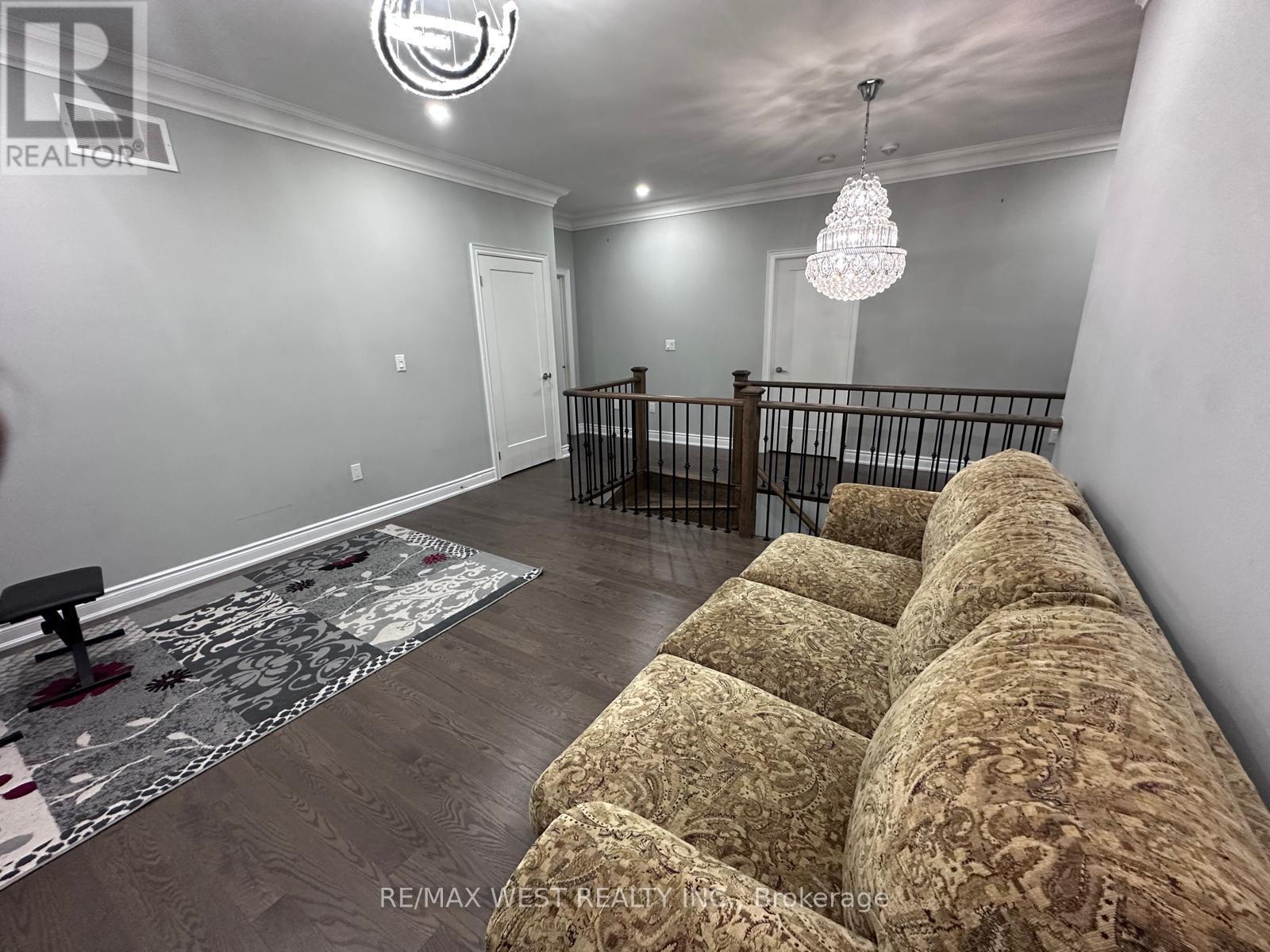 111 Scarlet Way, Bradford West Gwillimbury, ON