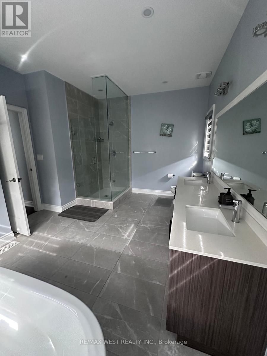 111 Scarlet Way, Bradford West Gwillimbury, ON