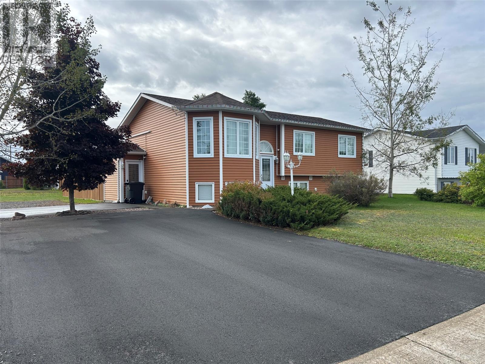 30 Snow Crescent, Grand Falls- Windsor, NL