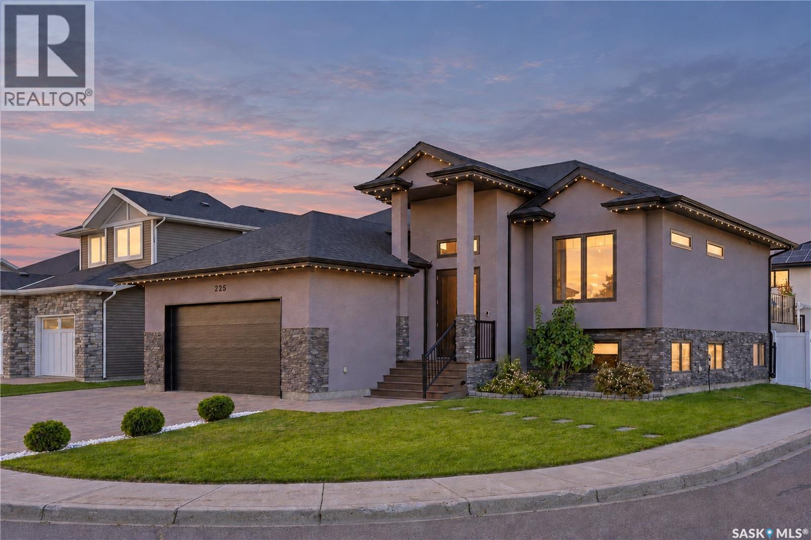 225 Cowan Crescent, Martensville, SK