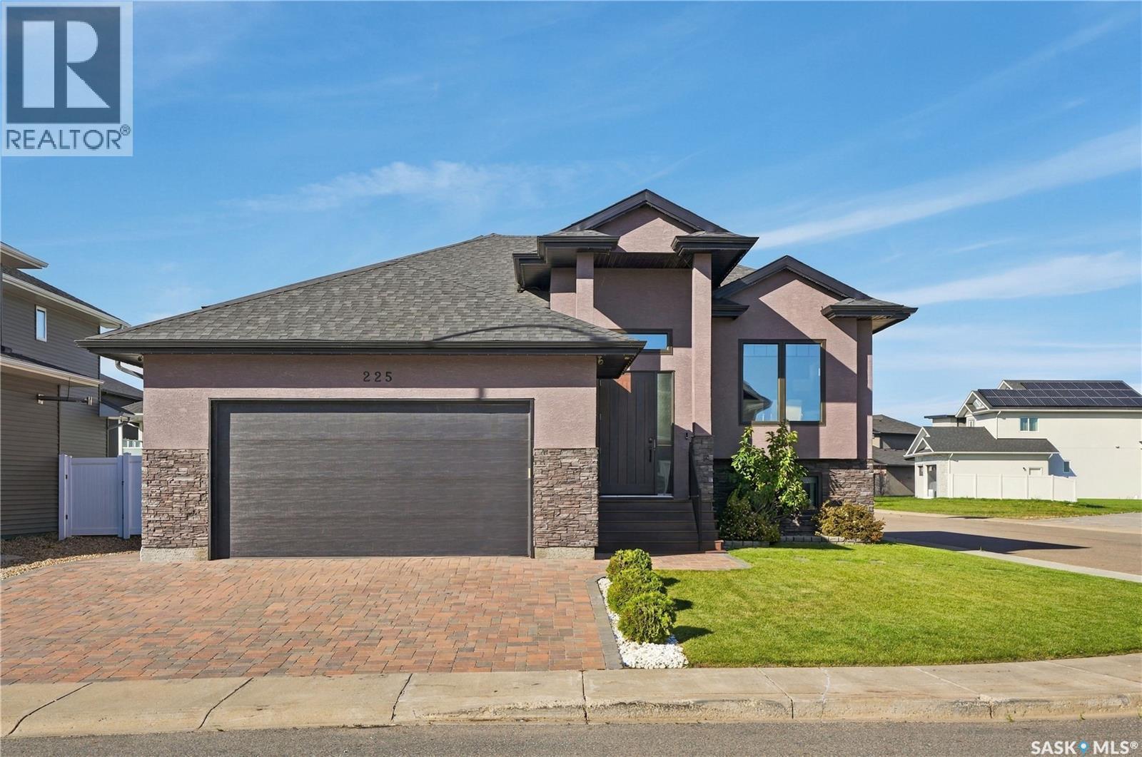 225 Cowan Crescent, Martensville, SK