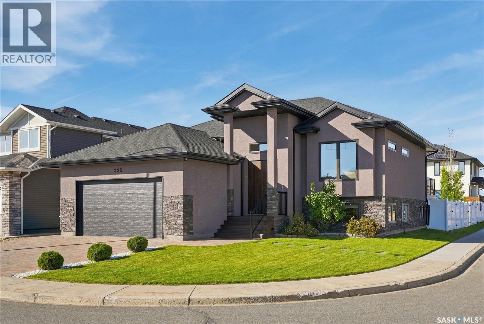 225 Cowan Crescent, Martensville, SK