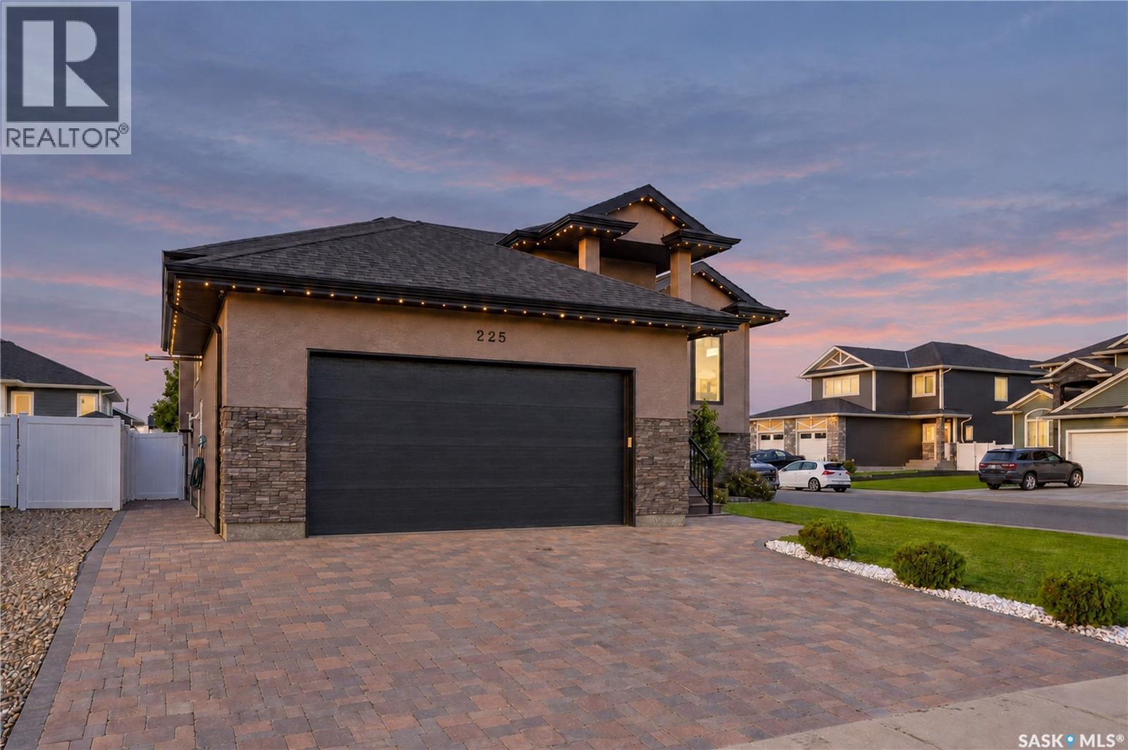 225 Cowan Crescent, Martensville, SK