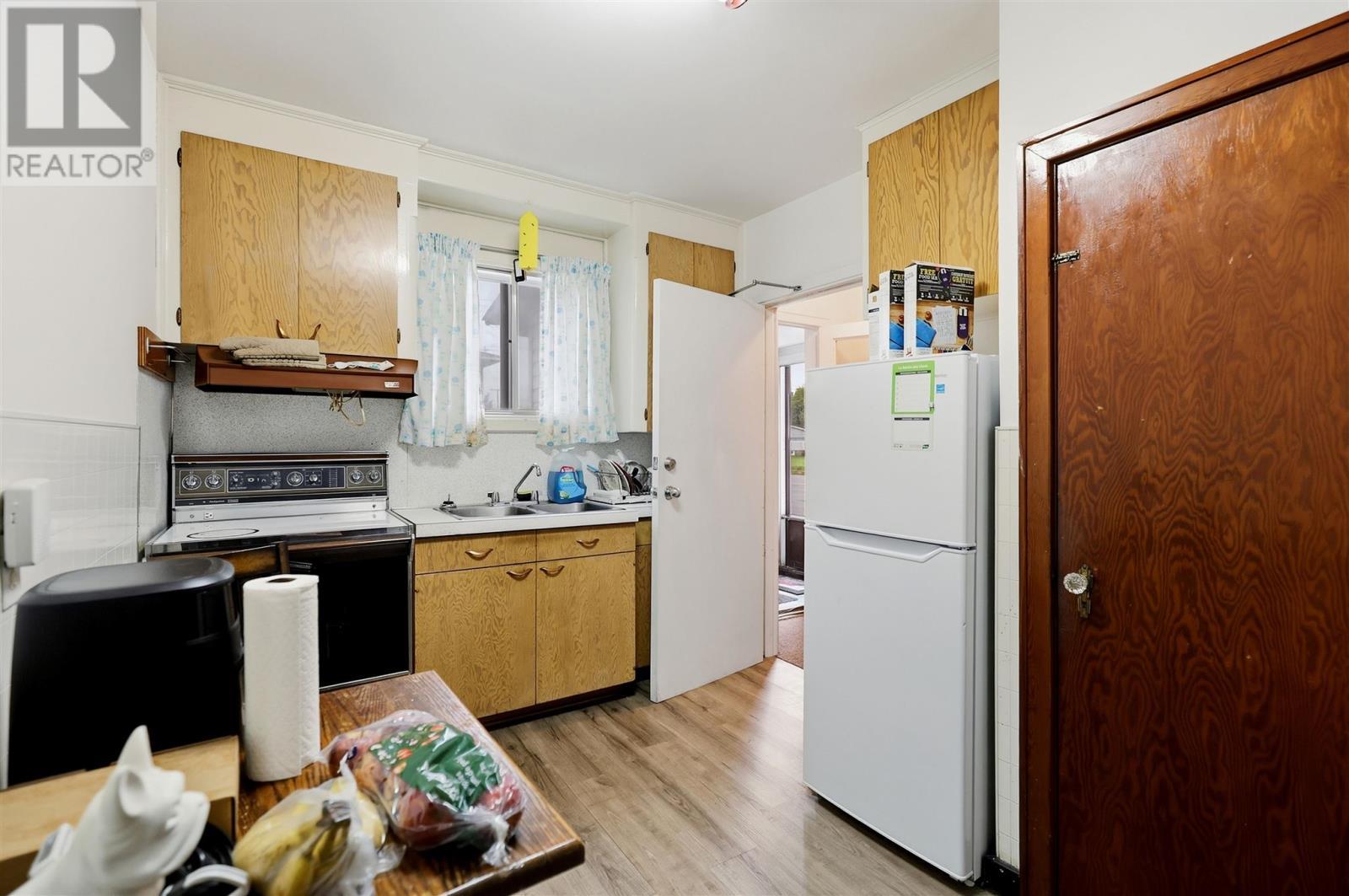 32 Wallace Ter, Sault Ste. Marie, ON