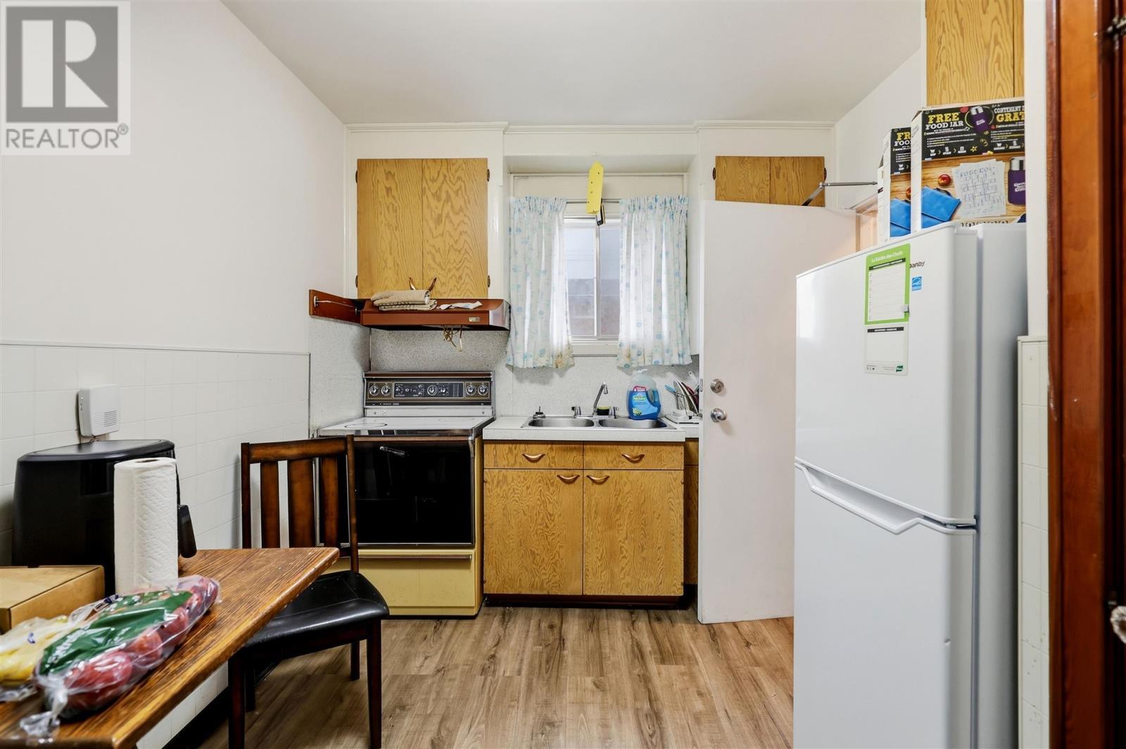 32 Wallace Ter, Sault Ste. Marie, ON