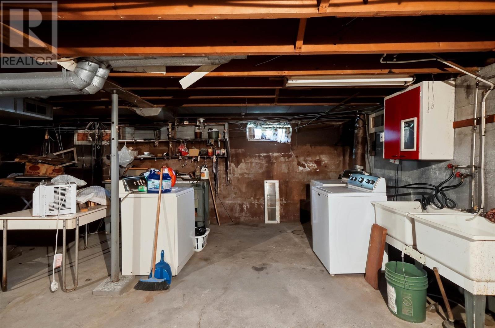 32 Wallace Ter, Sault Ste. Marie, ON