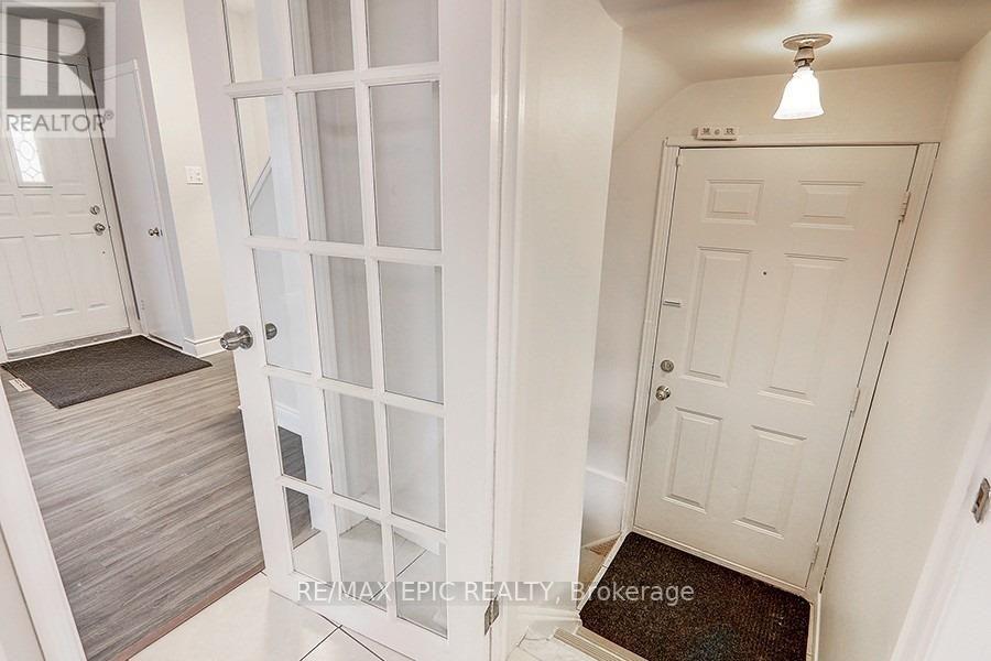 274 Taylor Mills Drive N, Richmond Hill, ON