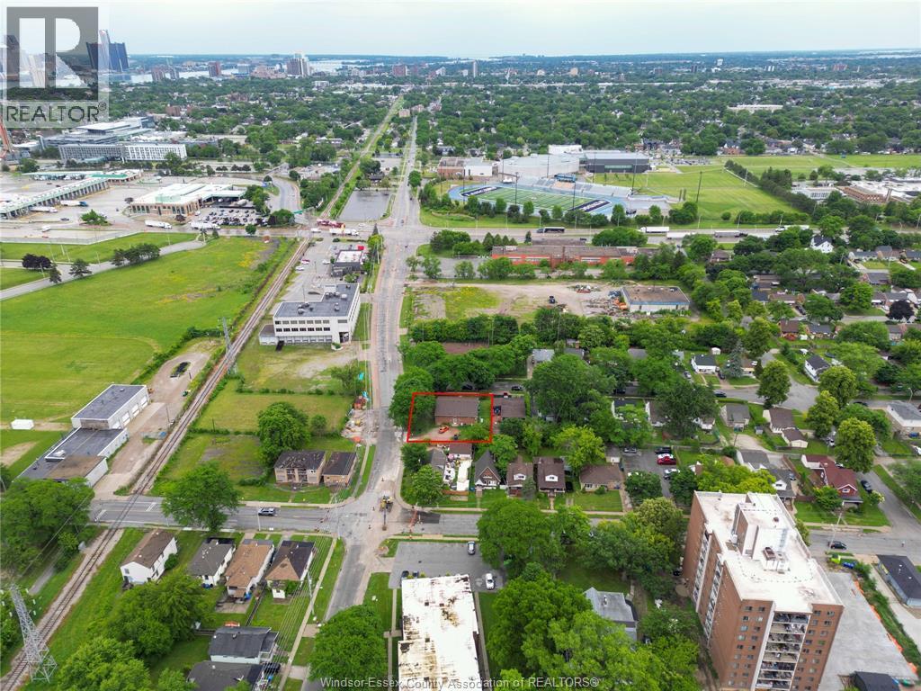 915 Lena, Windsor, ON