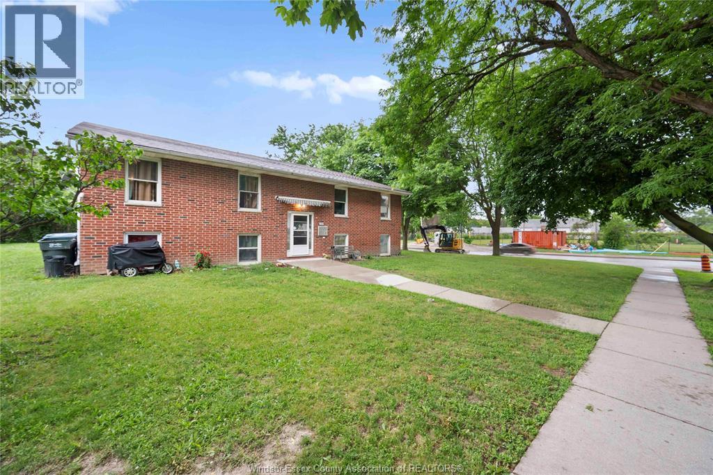 915 Lena, Windsor, ON