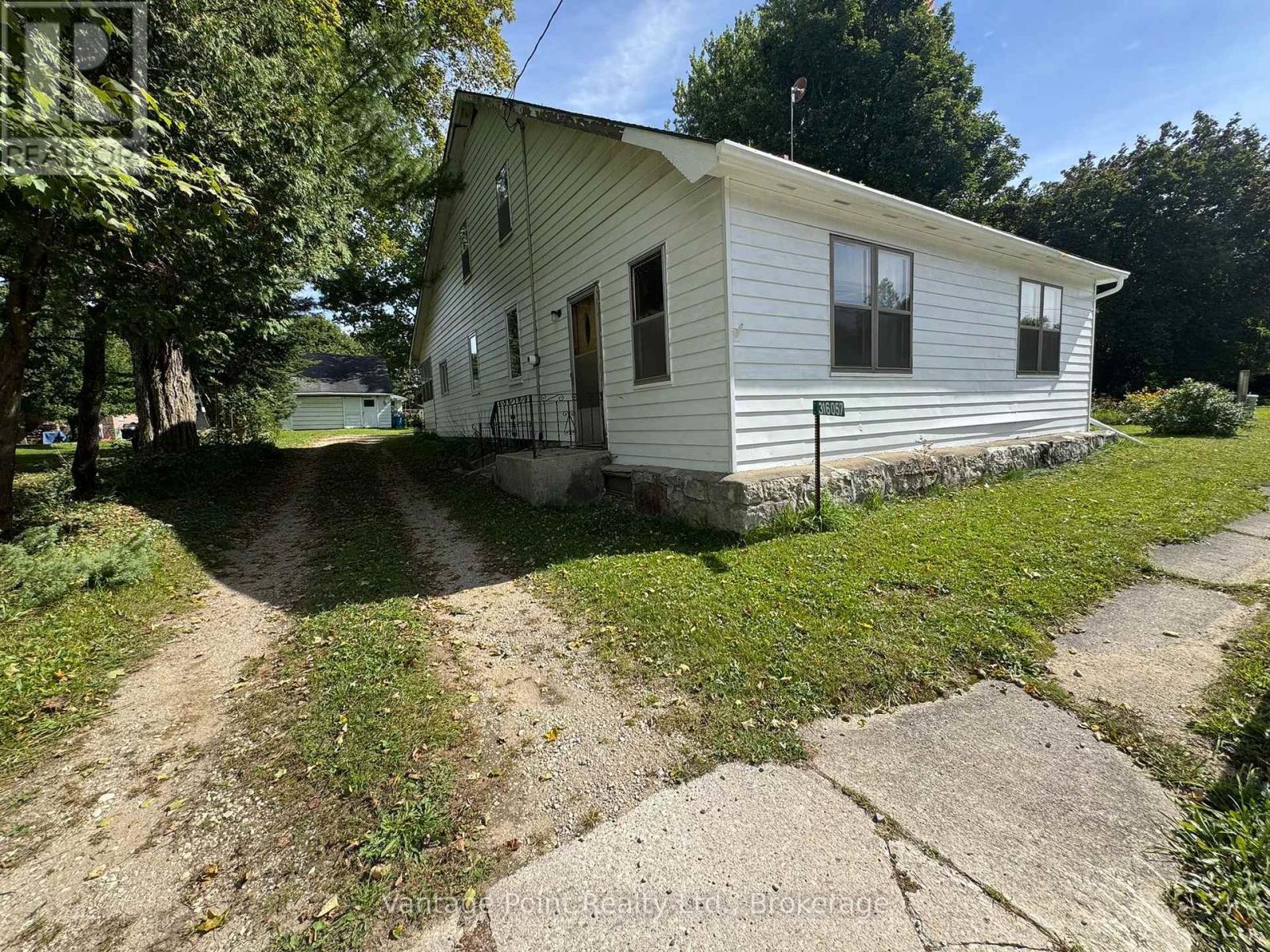 316057 6 Highway, Chatsworth, ON