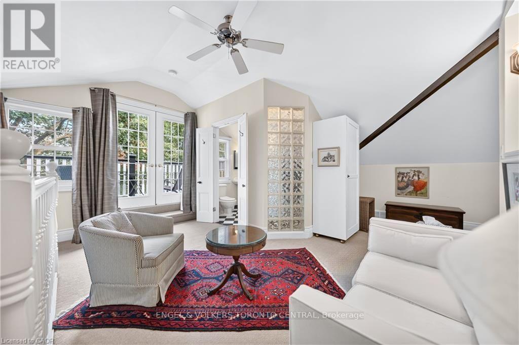 Vaulted ceiling with a ceiling fan - 100 Brunswick Street, Stratford, ON