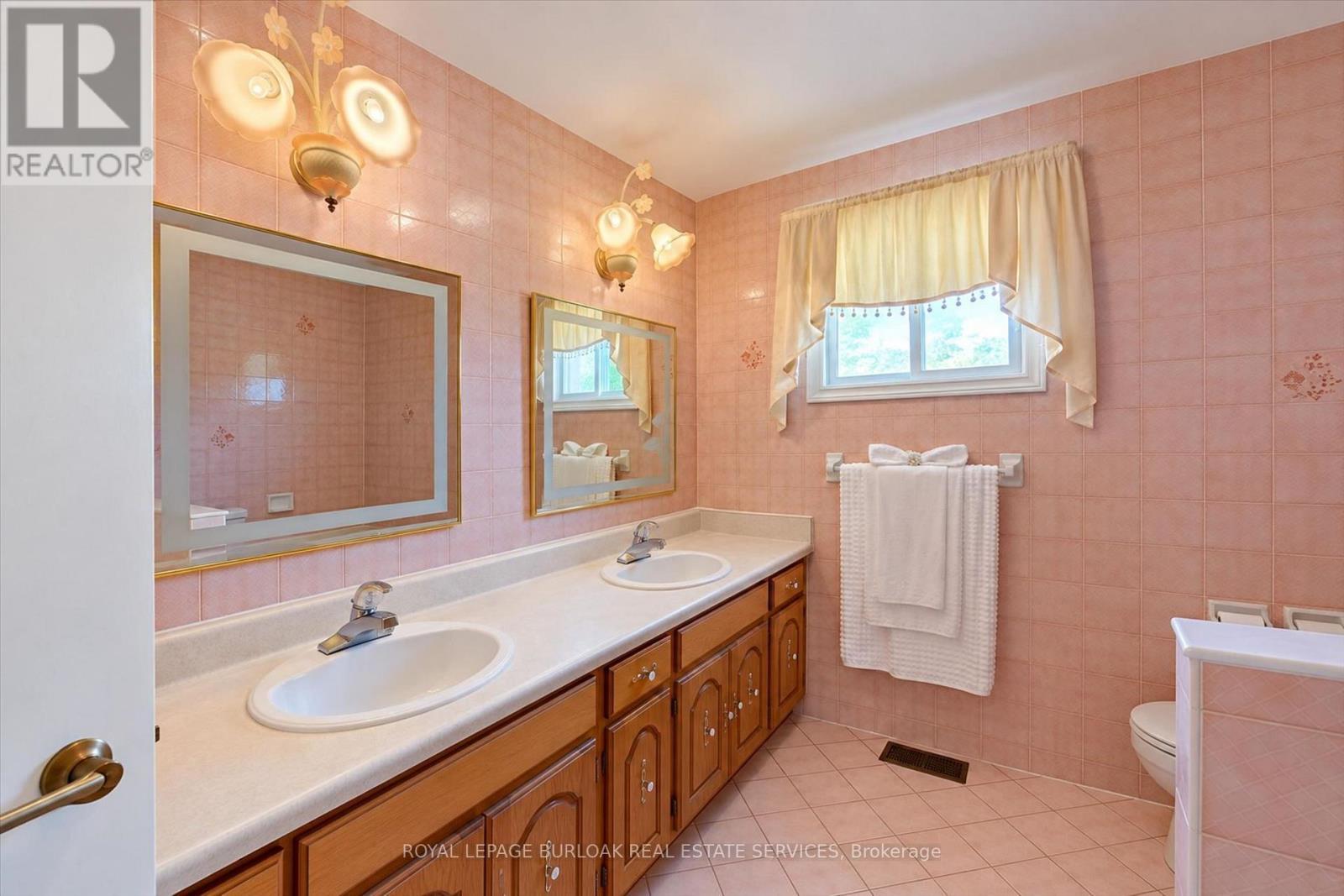 83 Oakridge Drive, Hamilton, ON