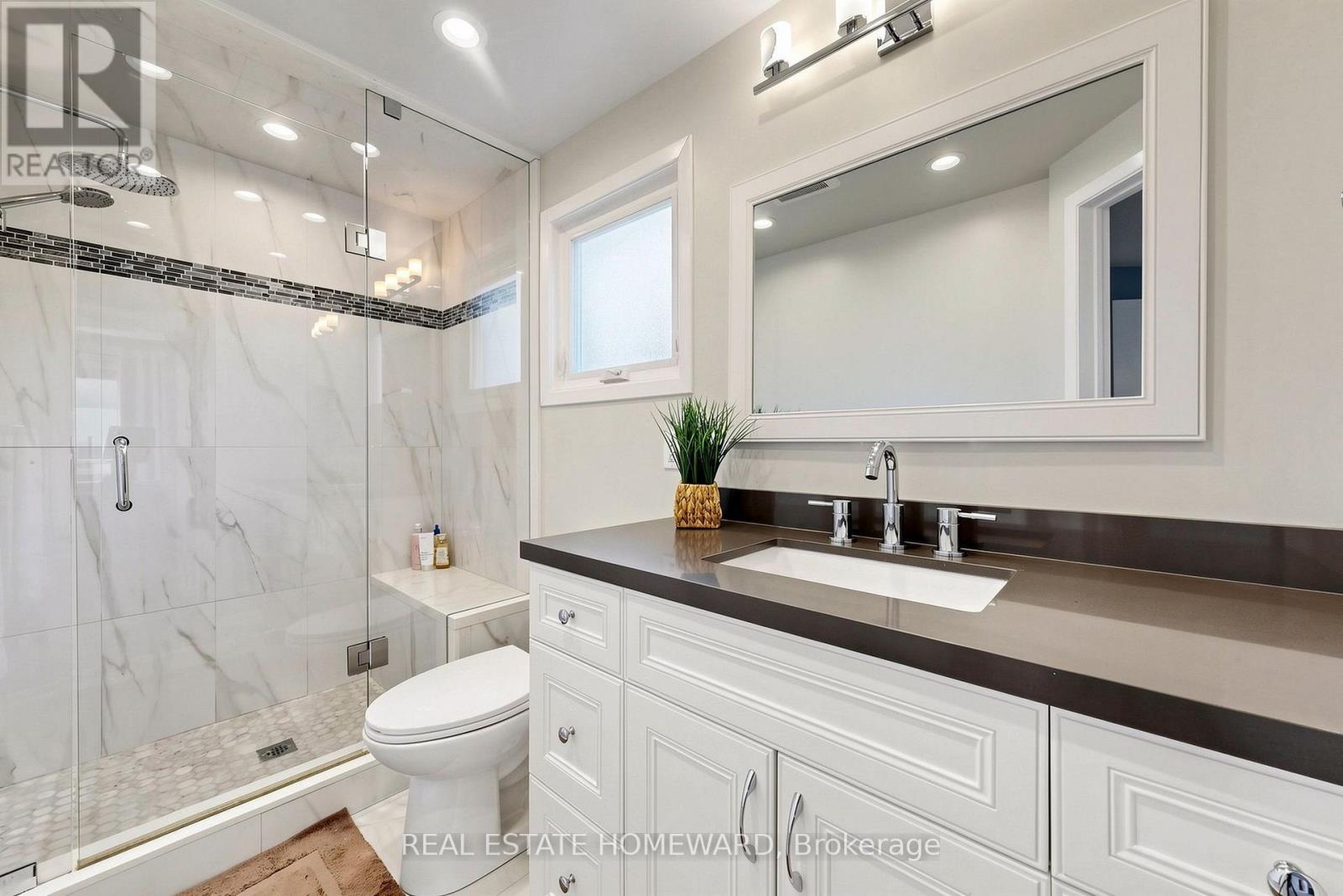 Ensuite in Primary - 242 Badessa Circle, Vaughan, ON
