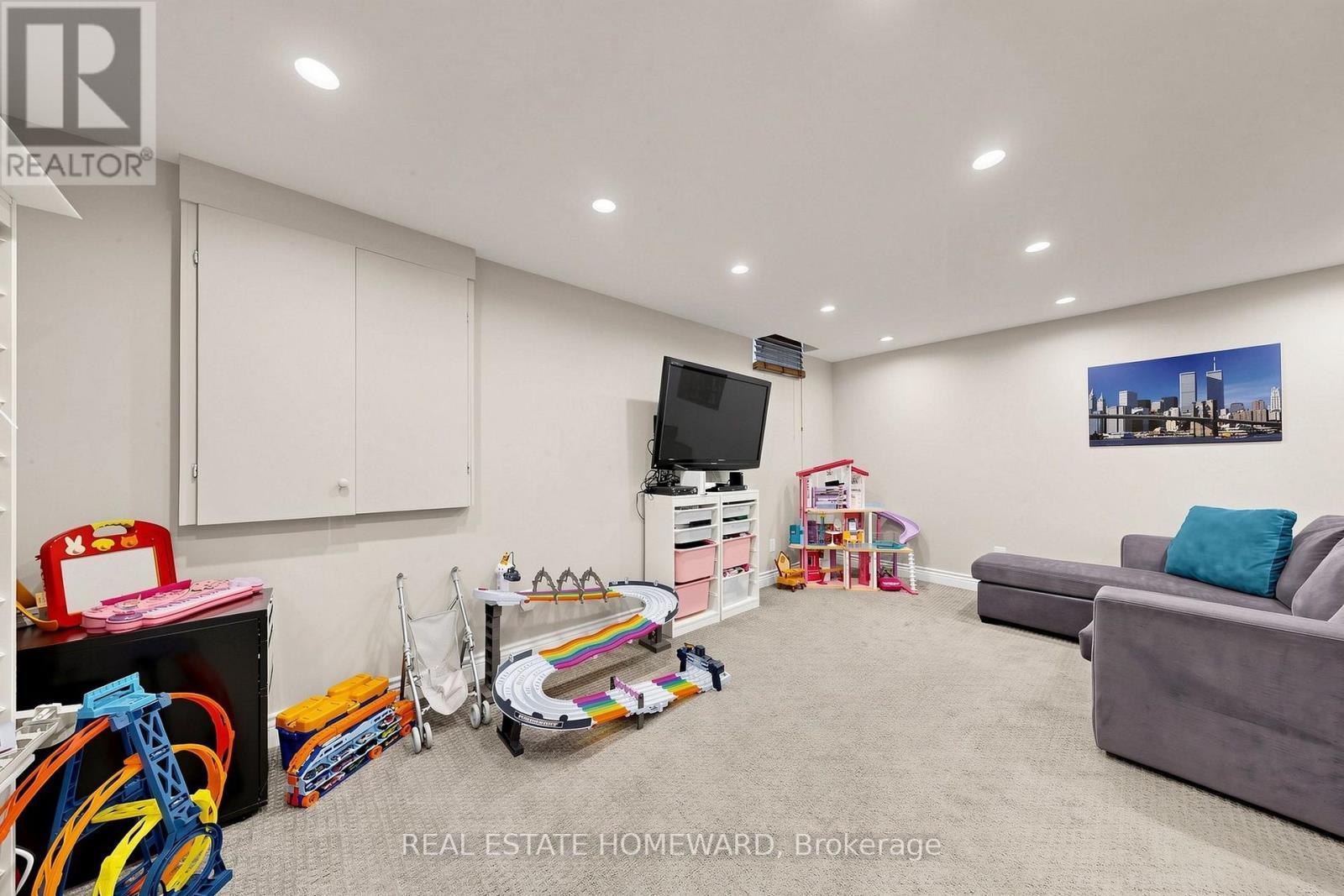 242 Badessa Circle, Vaughan, ON