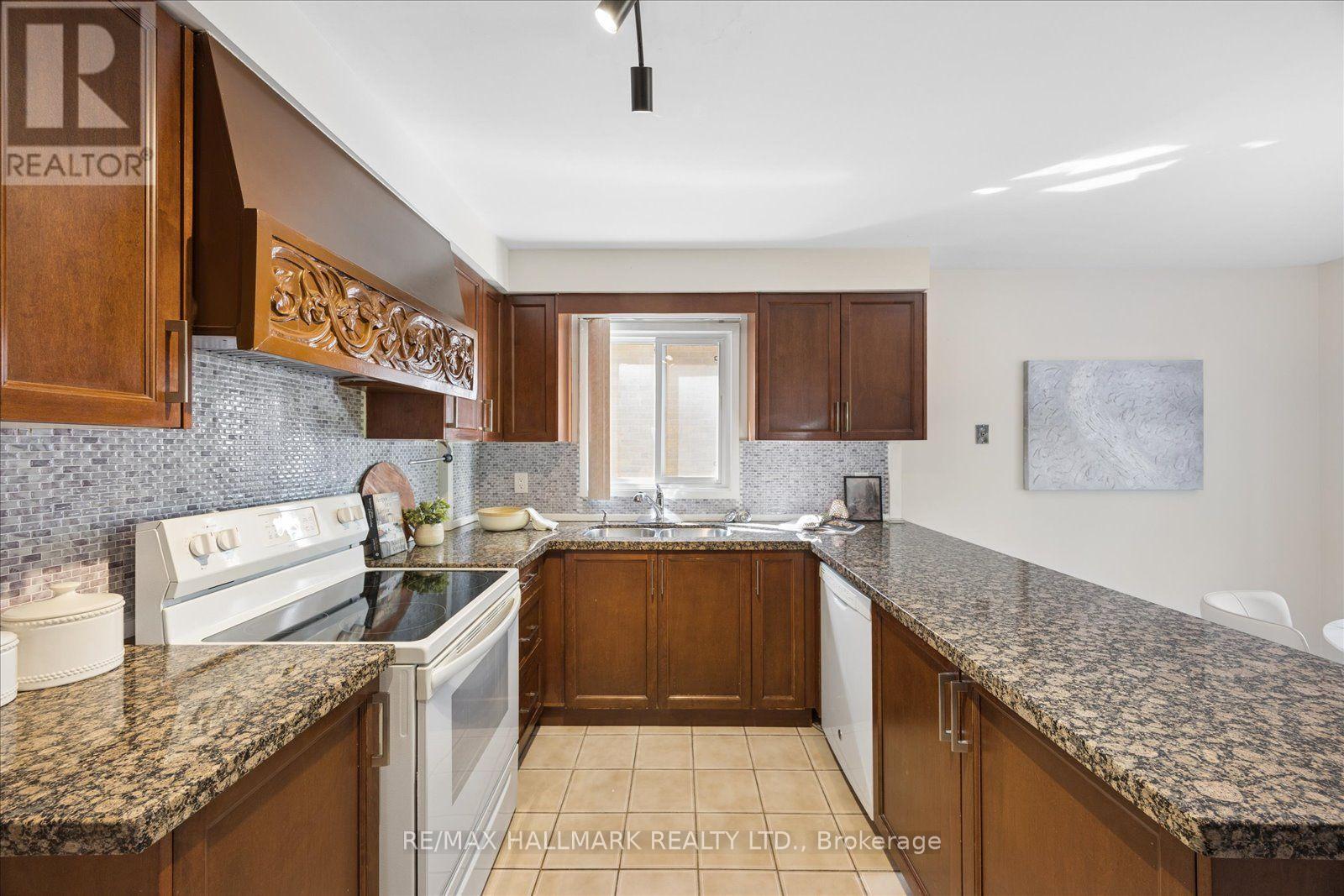 32 Valley Centre Drive, Toronto, ON