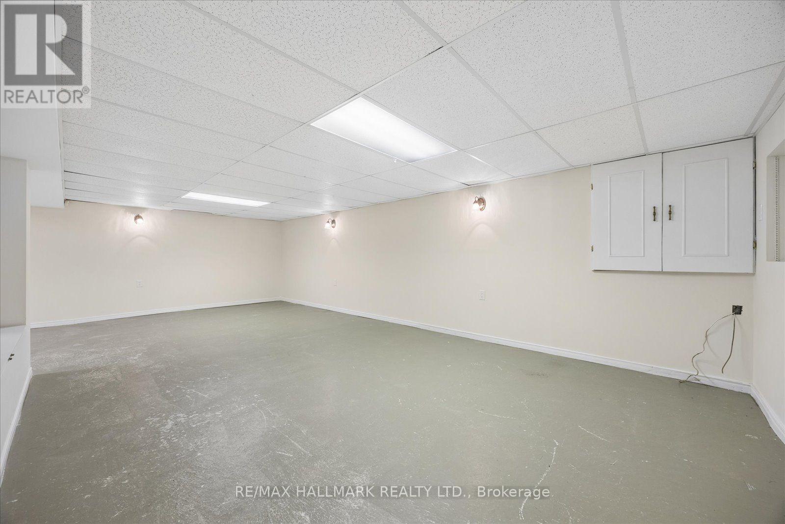 32 Valley Centre Drive, Toronto, ON