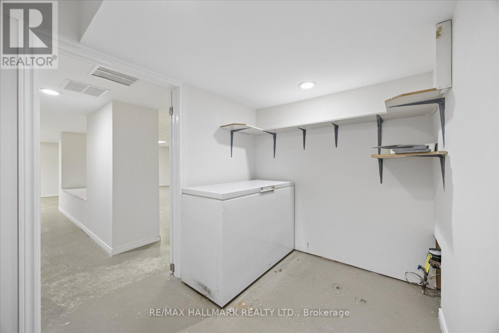 32 Valley Centre Drive, Toronto, ON