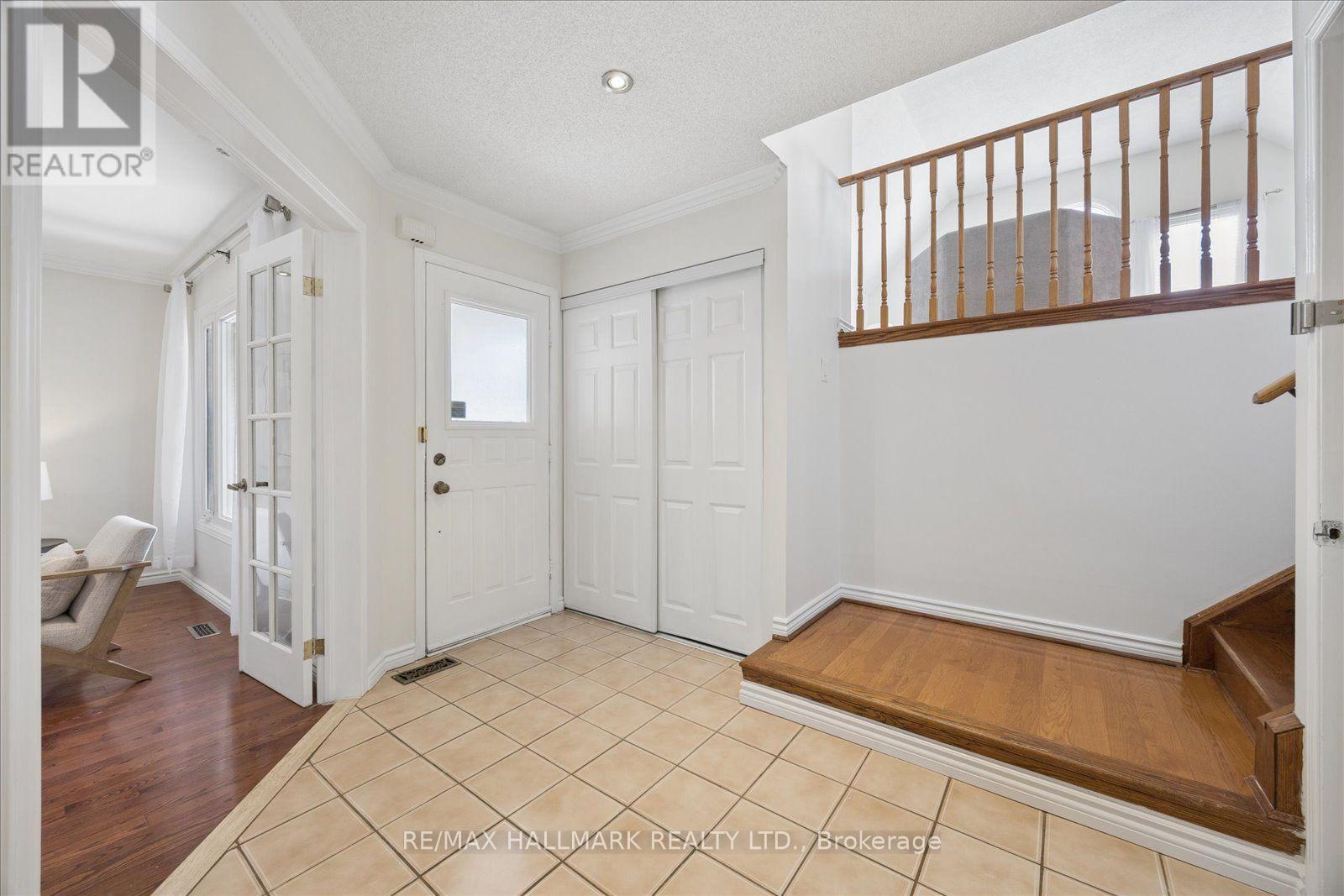 32 Valley Centre Drive, Toronto, ON