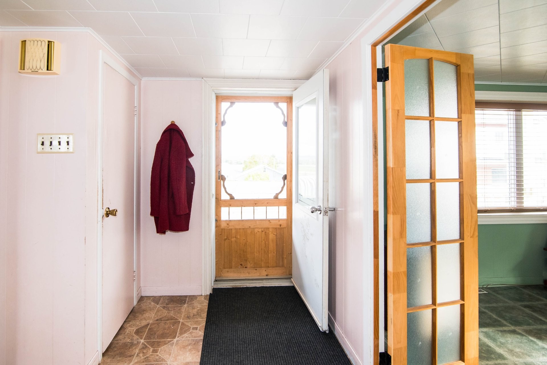 Mud Room - 14 Route 132 E., Saint-Denis-De La Bouteillerie, QC