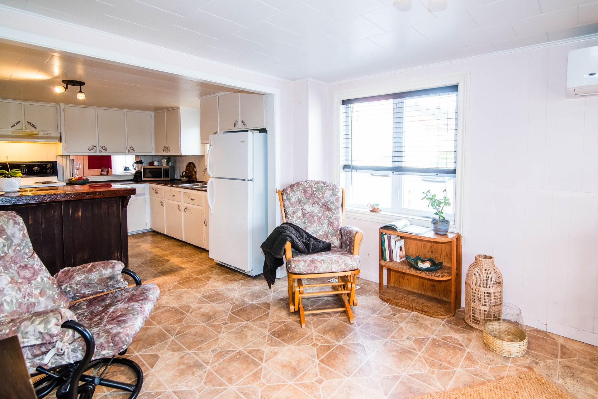 Living Room - 14 Route 132 E., Saint-Denis-De La Bouteillerie, QC