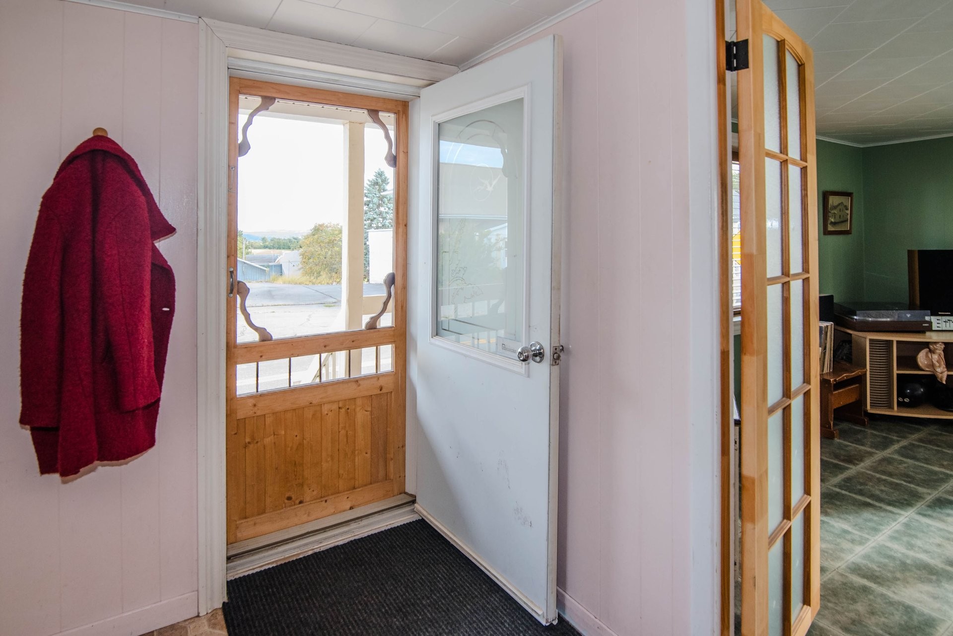 Mud Room - 14 Route 132 E., Saint-Denis-De La Bouteillerie, QC