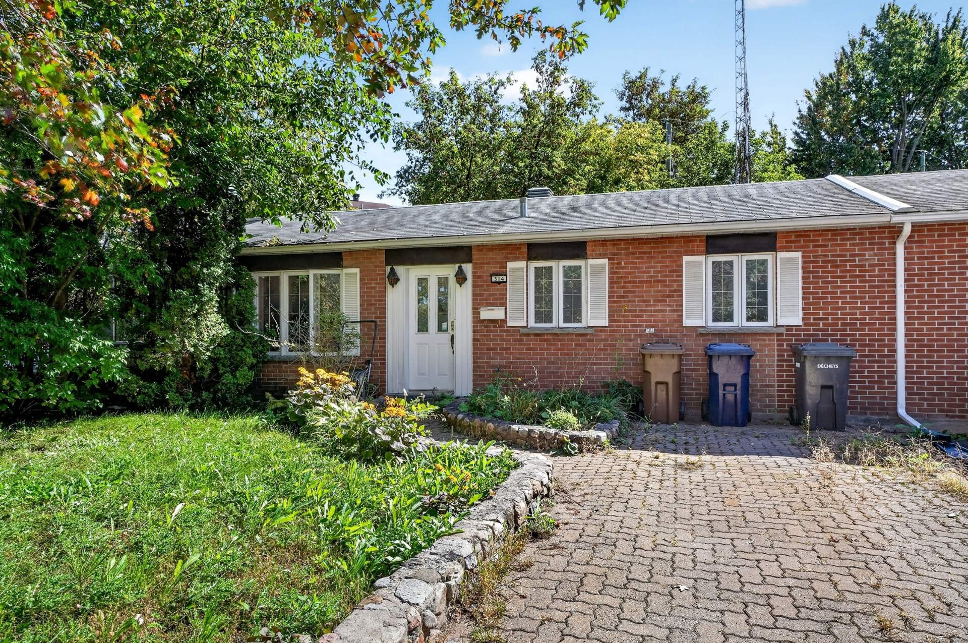 Front of Structure - 314 Av. Des Terrasses, Laval (Auteuil), QC