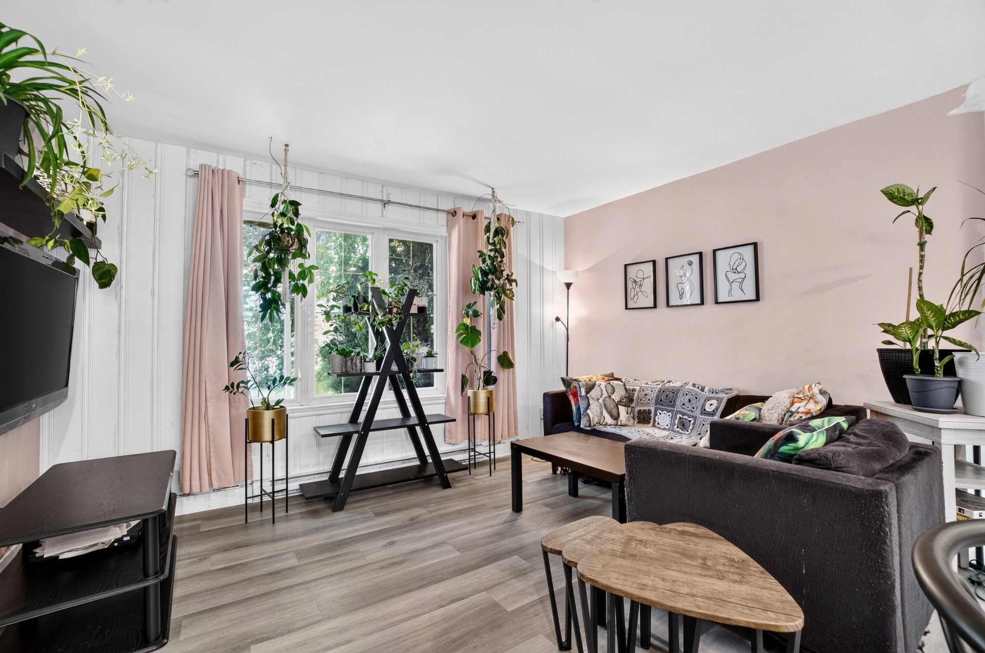 Living Room - 314 Av. Des Terrasses, Laval (Auteuil), QC
