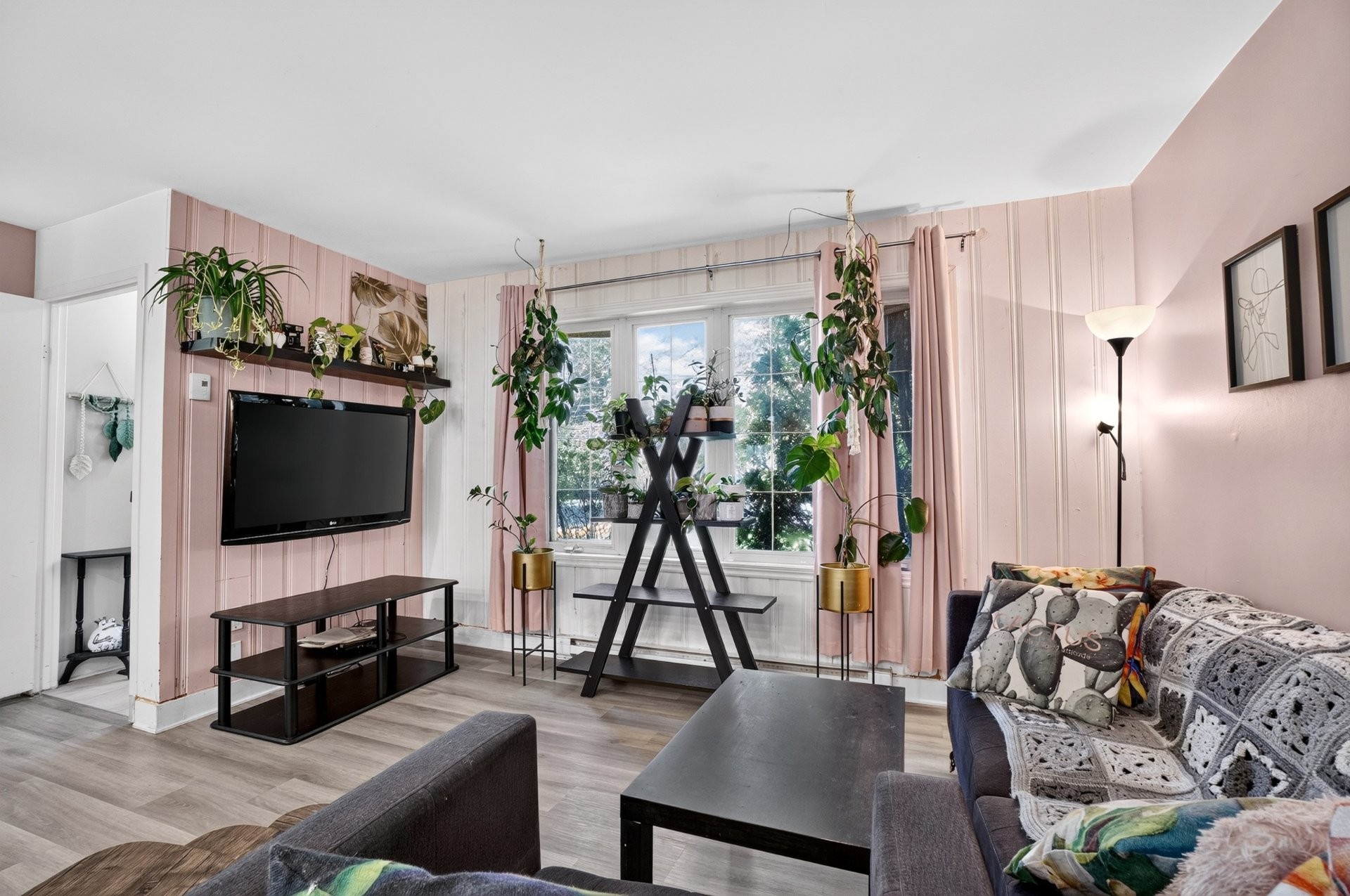 Living Room - 314 Av. Des Terrasses, Laval (Auteuil), QC