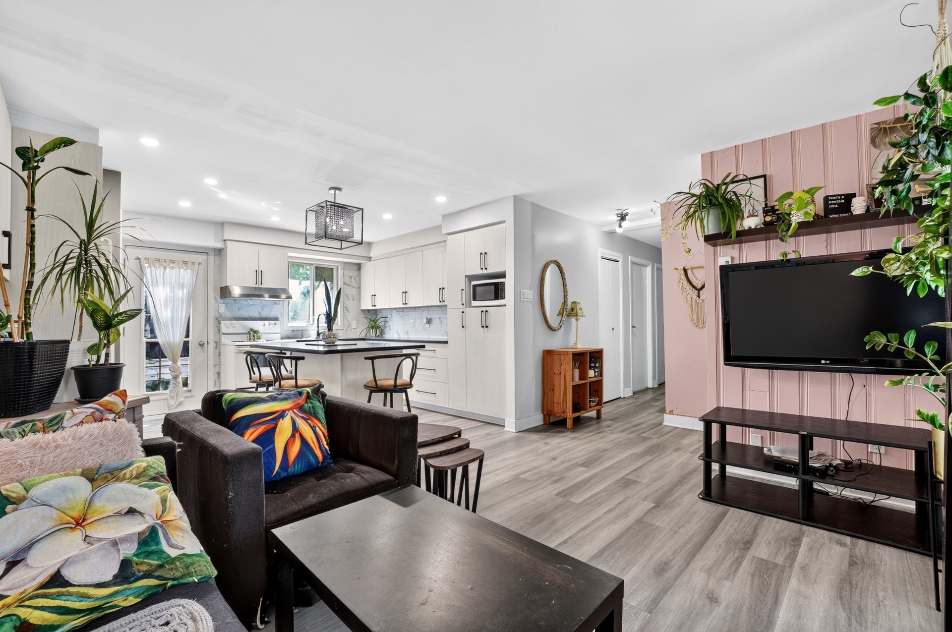Living Room - 314 Av. Des Terrasses, Laval (Auteuil), QC