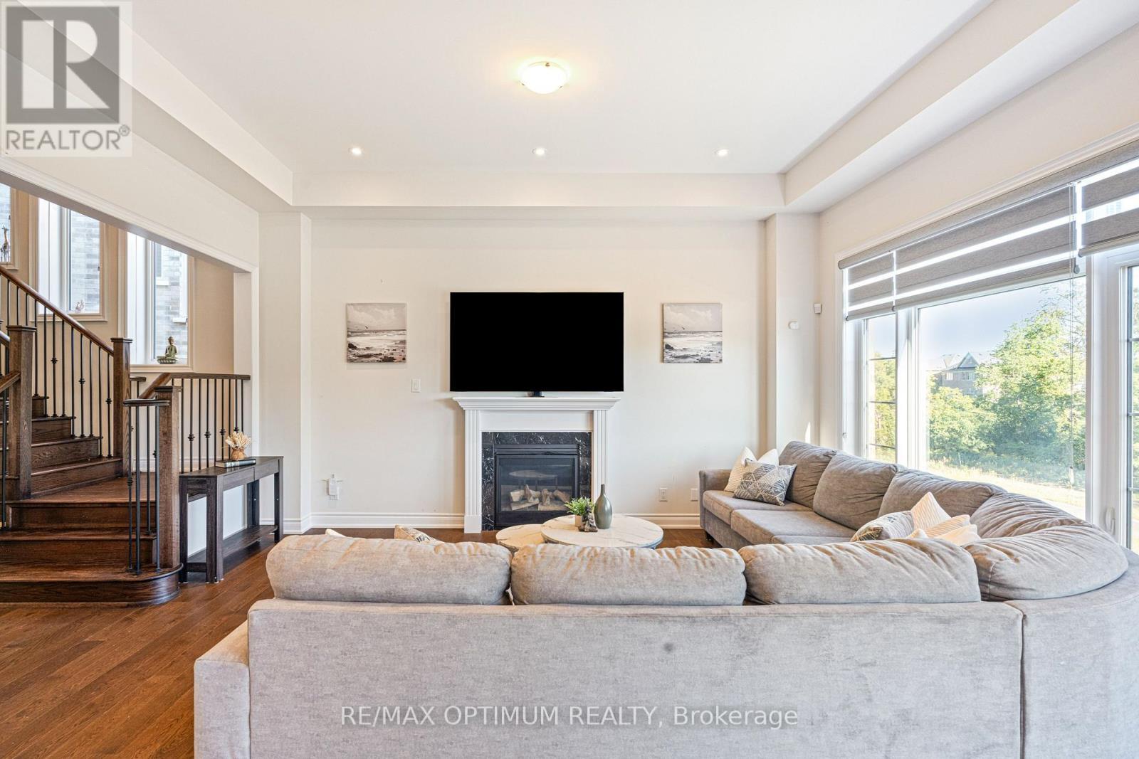 88 Pheasant Ridge Drive, Whitby, ON