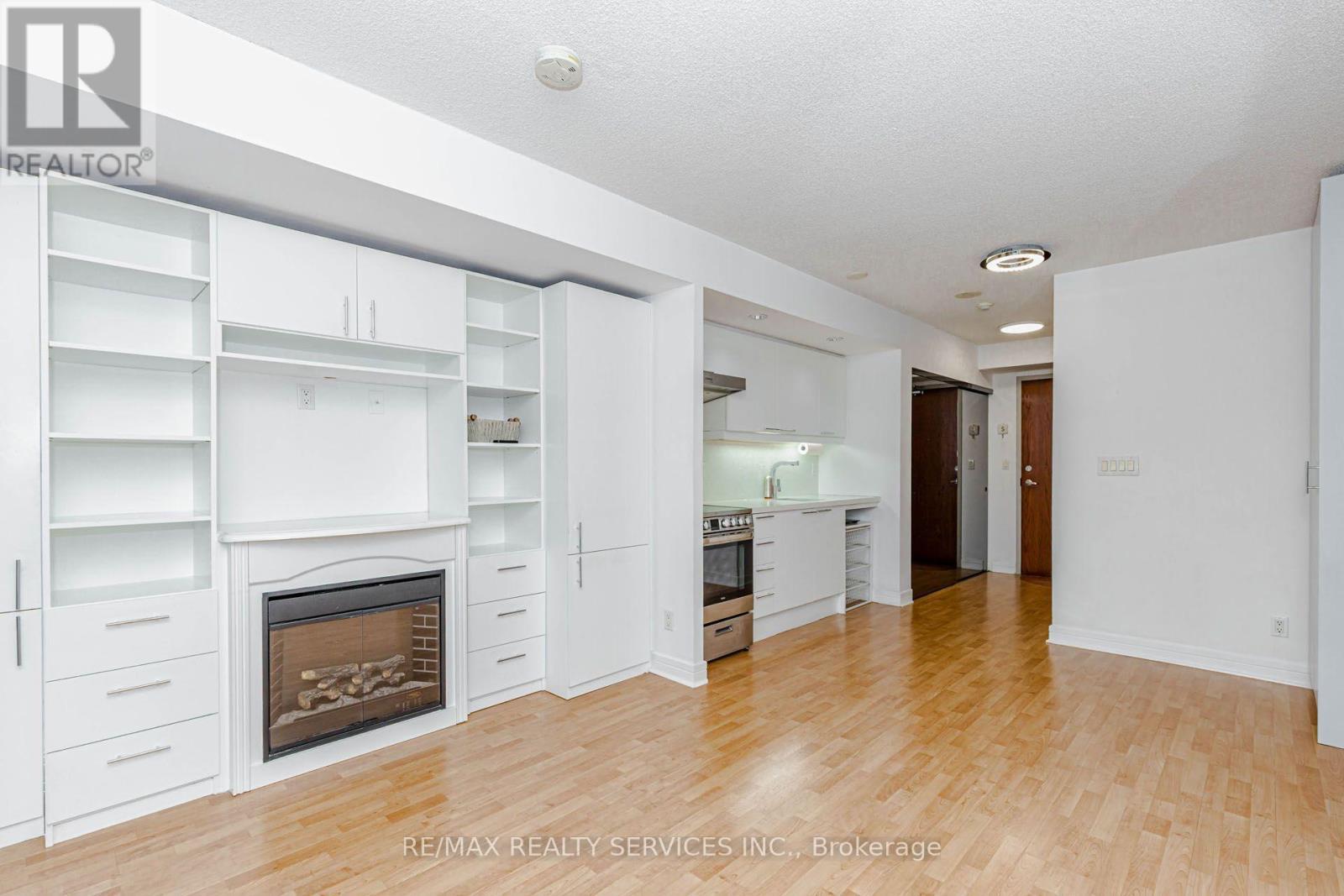 208 - 19 Avondale Avenue, Toronto, ON