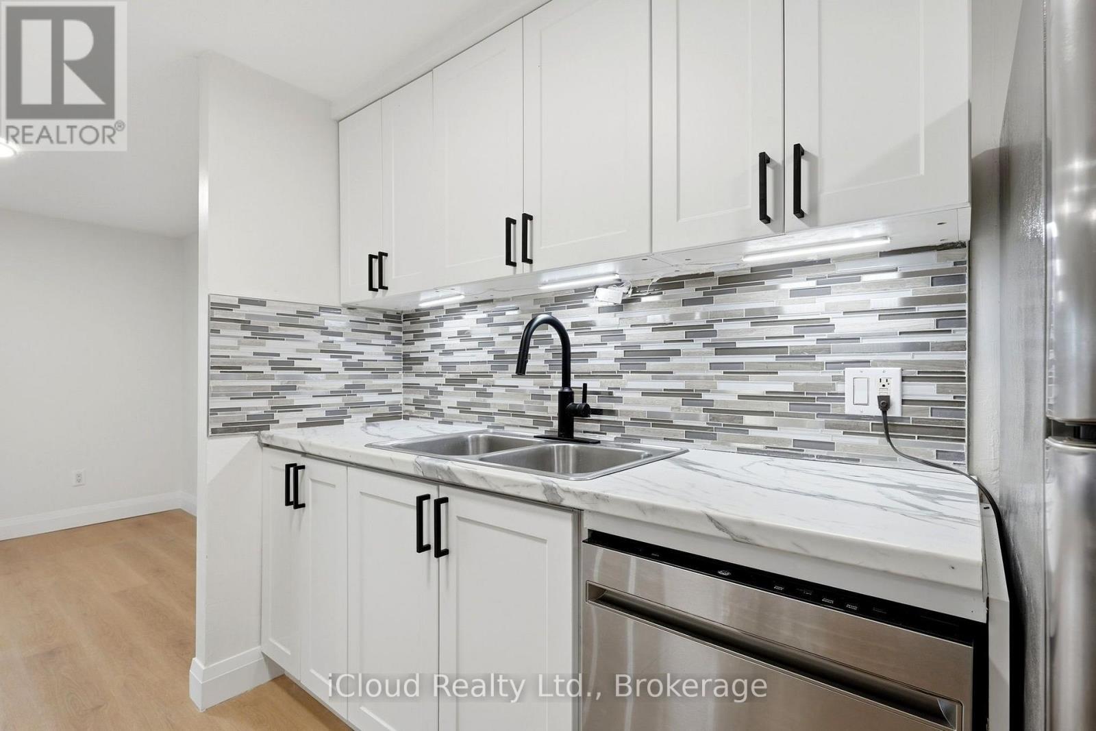 Updated kitchen with new cabinets - 3 Manley Crescent, Thorold, ON