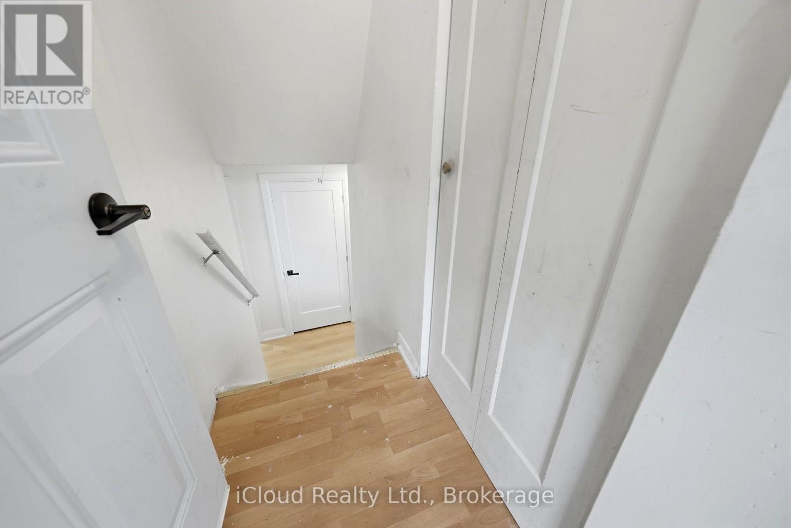 Lower Level un it entrance - 3 Manley Crescent, Thorold, ON