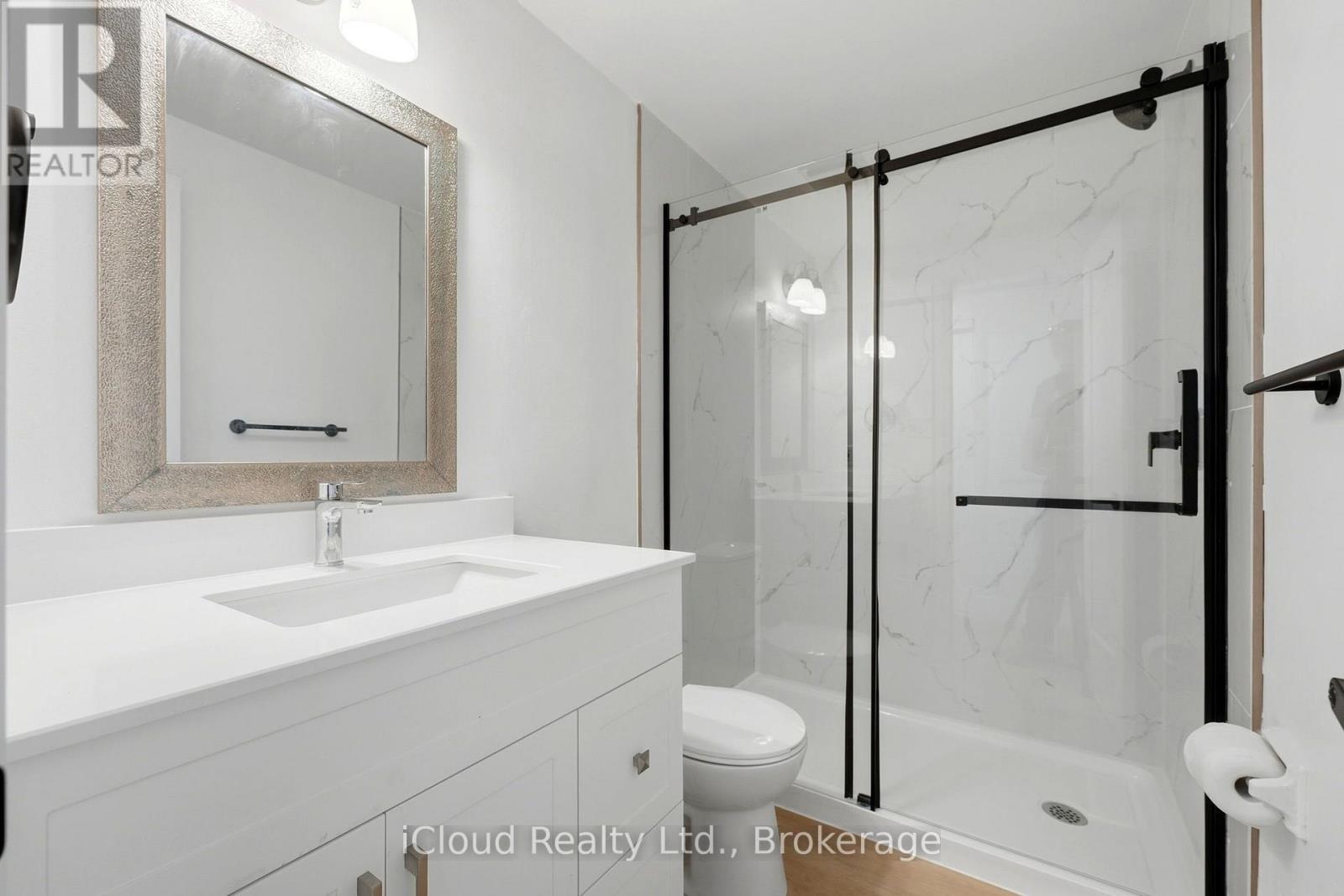 Main level Stylish new modern bathroom renovation - 3 Manley Crescent, Thorold, ON
