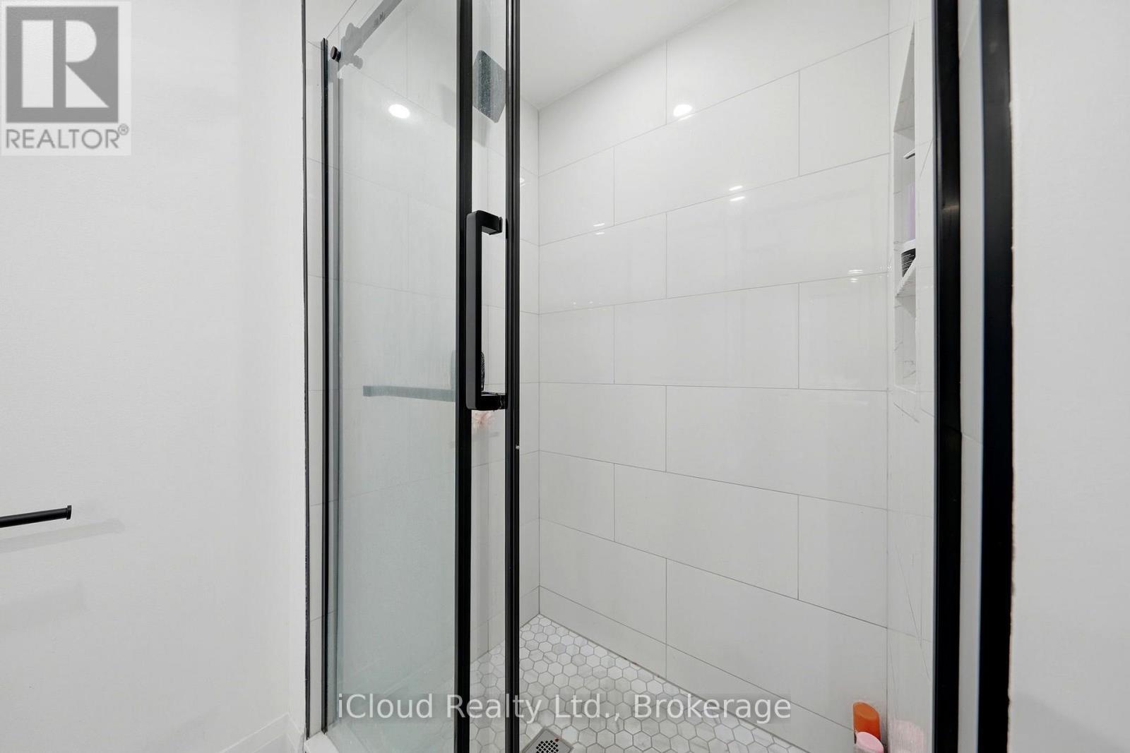 Ready for a shower! - 3 Manley Crescent, Thorold, ON