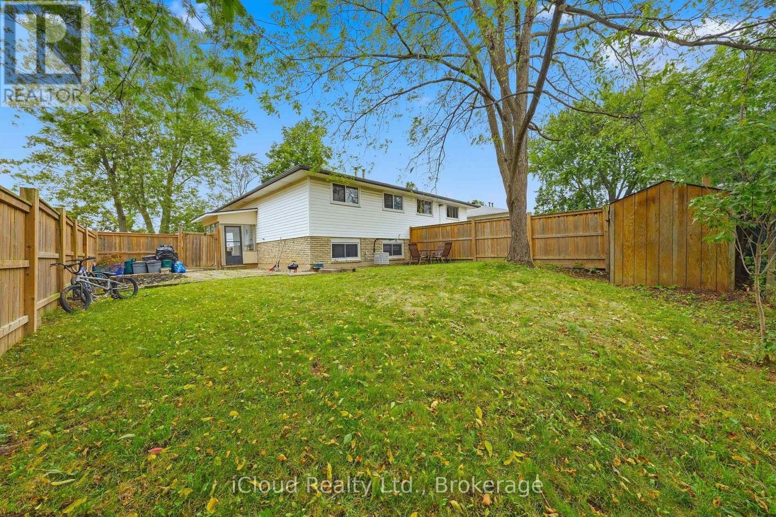 Huge fully fenced backyard - 3 Manley Crescent, Thorold, ON