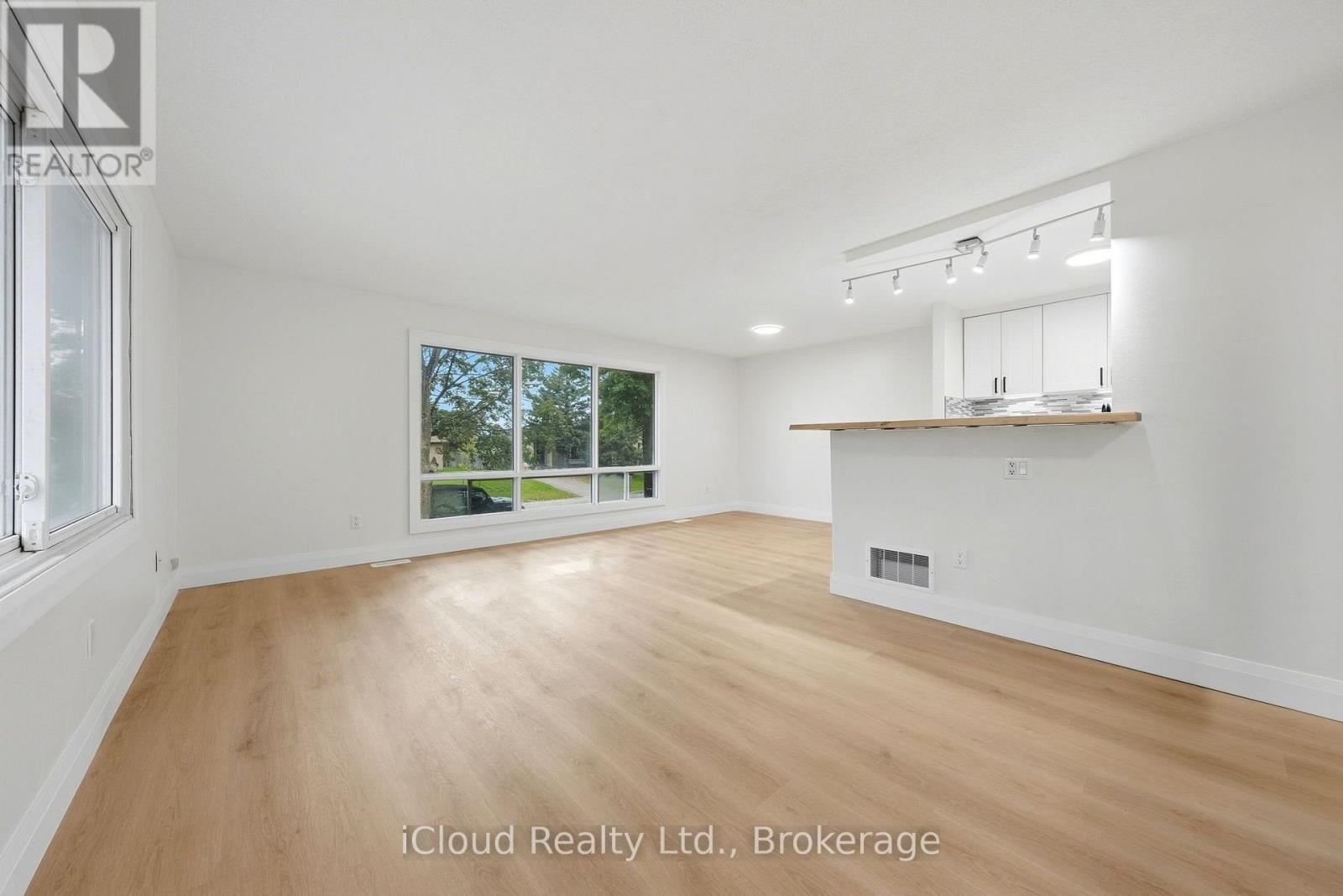 OBright open concept main floor living/dining - 3 Manley Crescent, Thorold, ON