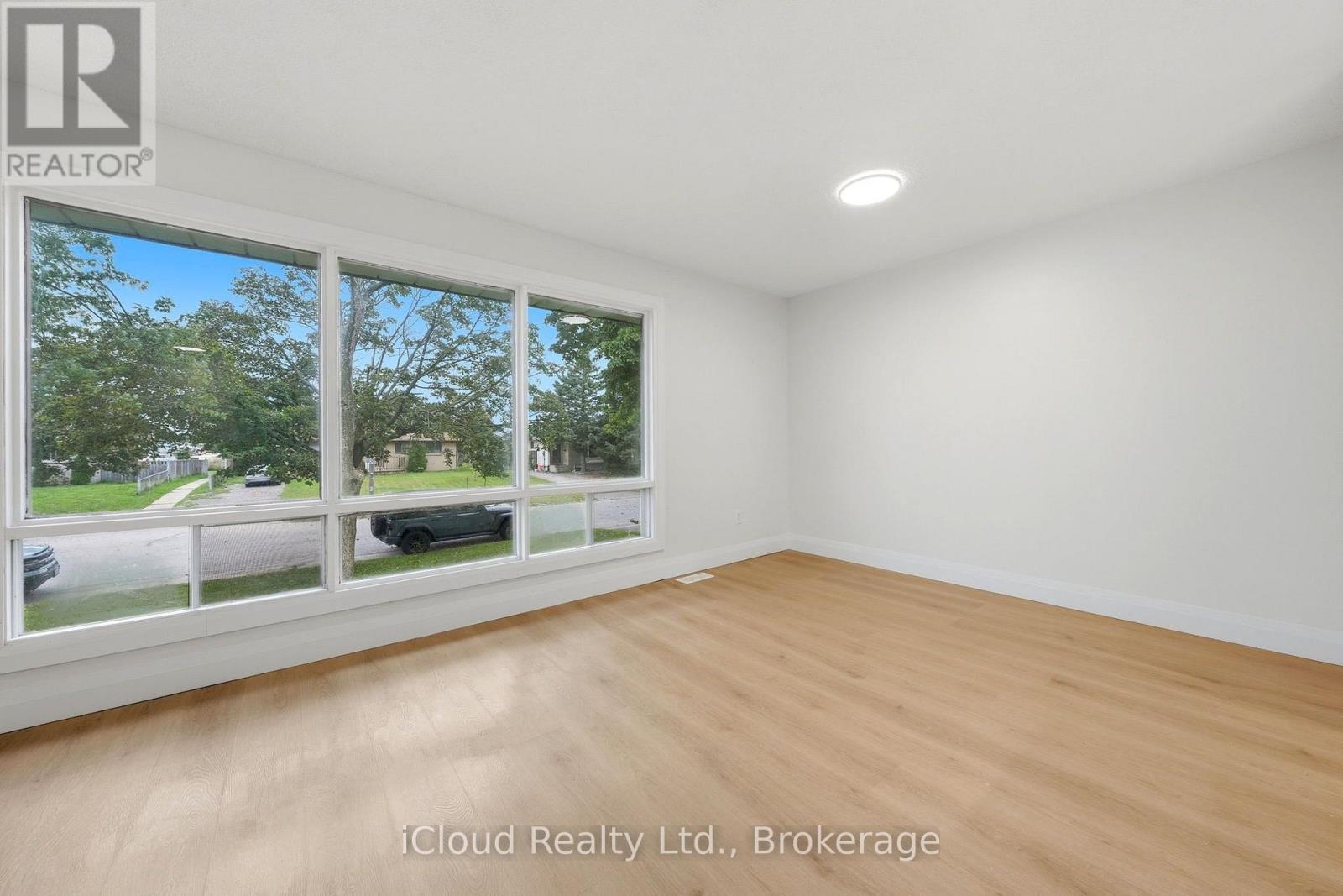 Bright open concept main floor living/dining - 3 Manley Crescent, Thorold, ON