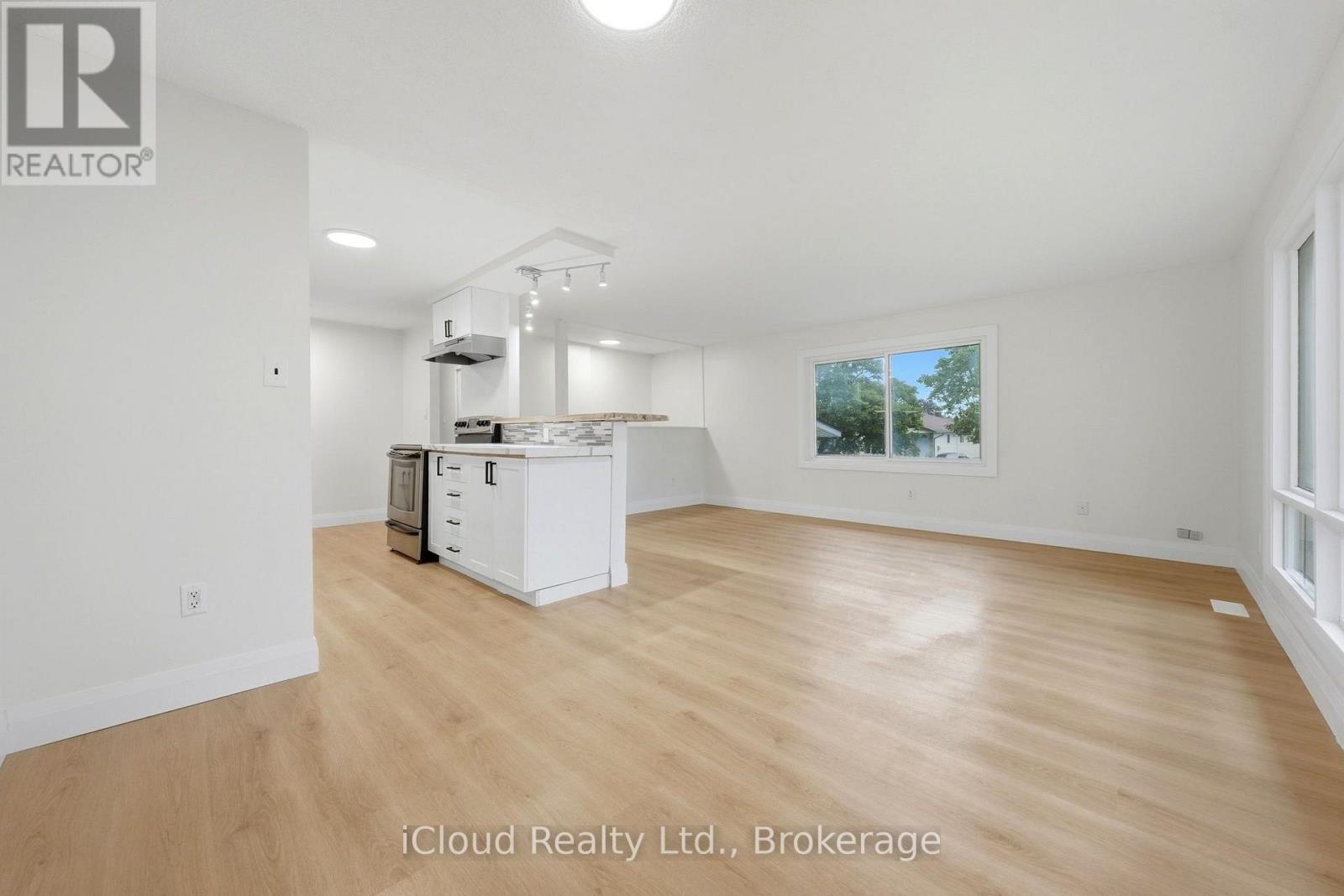 Bright open concept main floor living/dining - 3 Manley Crescent, Thorold, ON