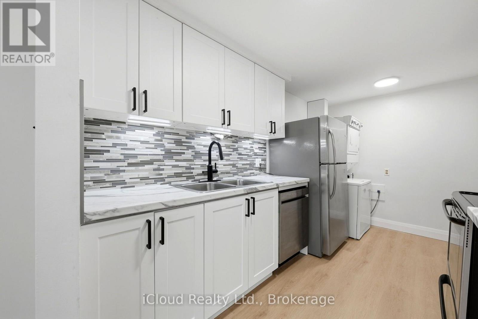 New cabinets & countertops - 3 Manley Crescent, Thorold, ON