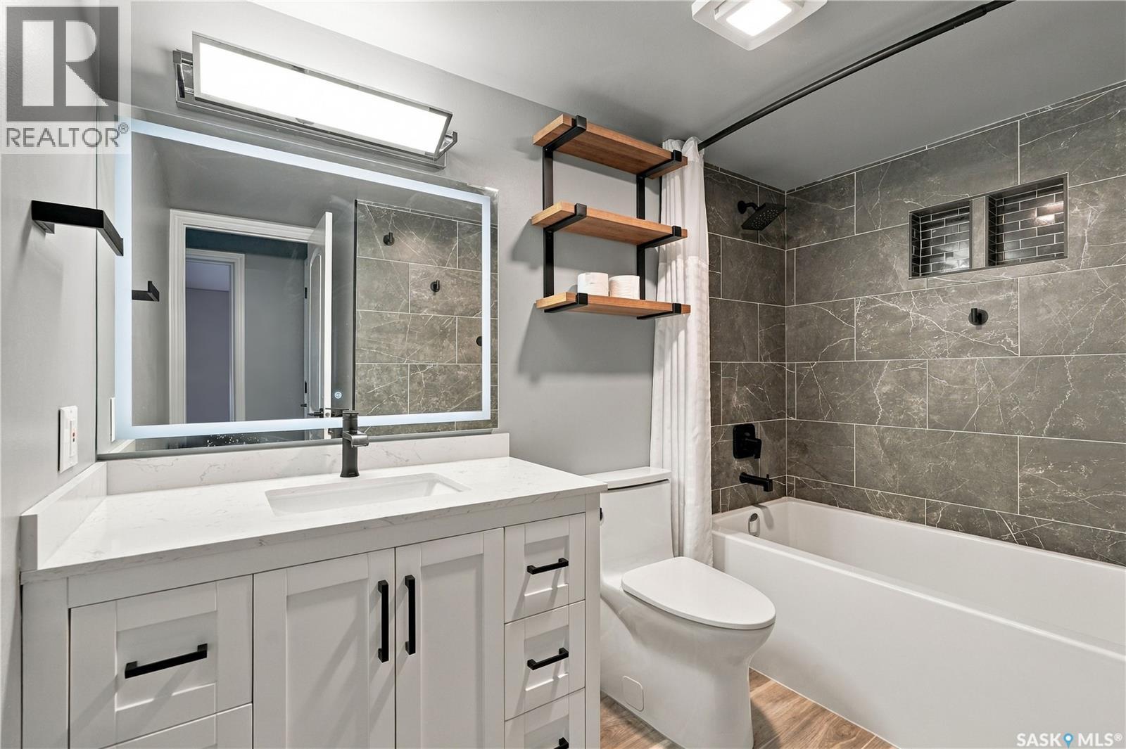210 2233 St Henry Avenue, Saskatoon, SK