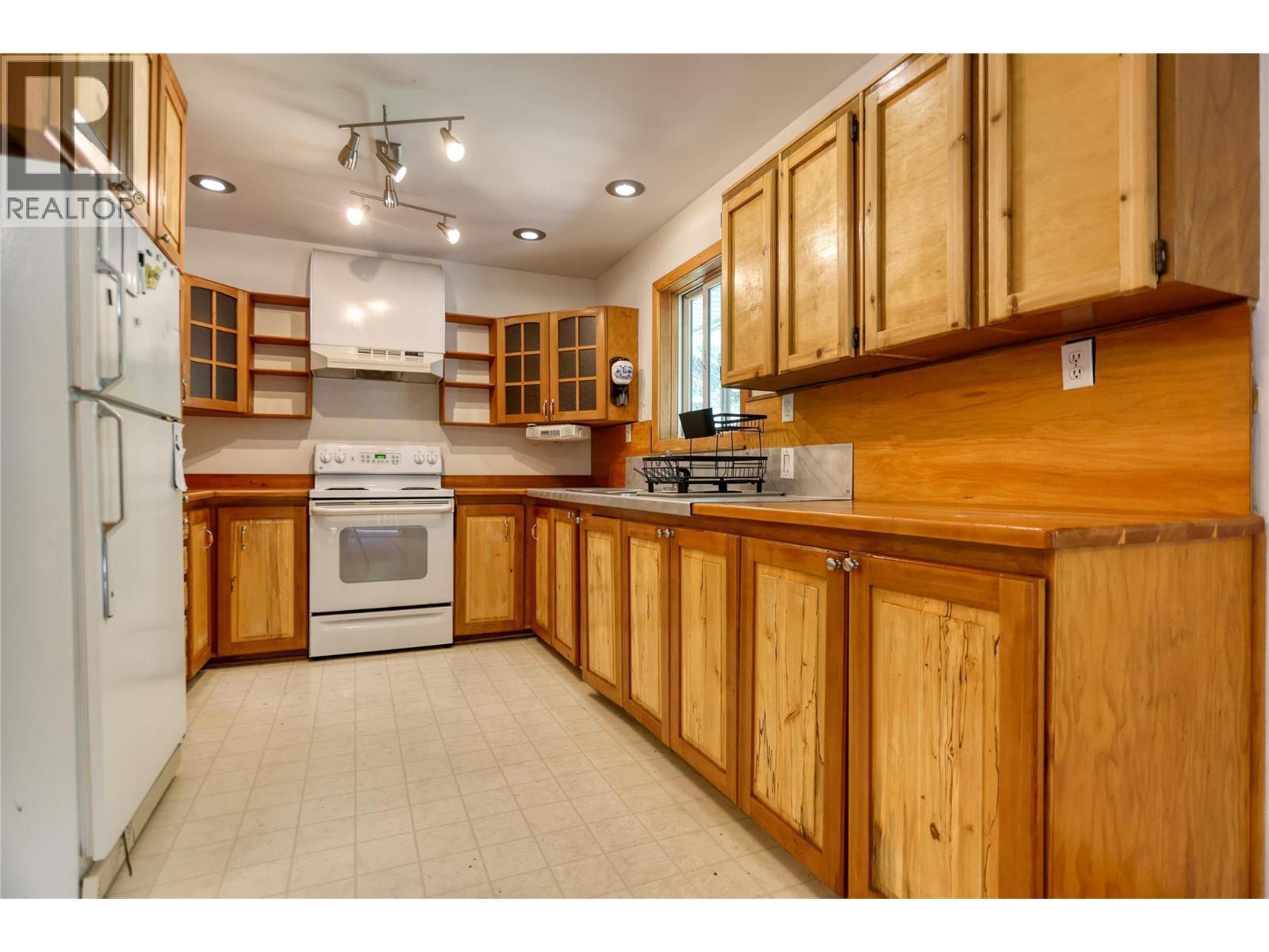 113 Wesco Road, Ymir, BC