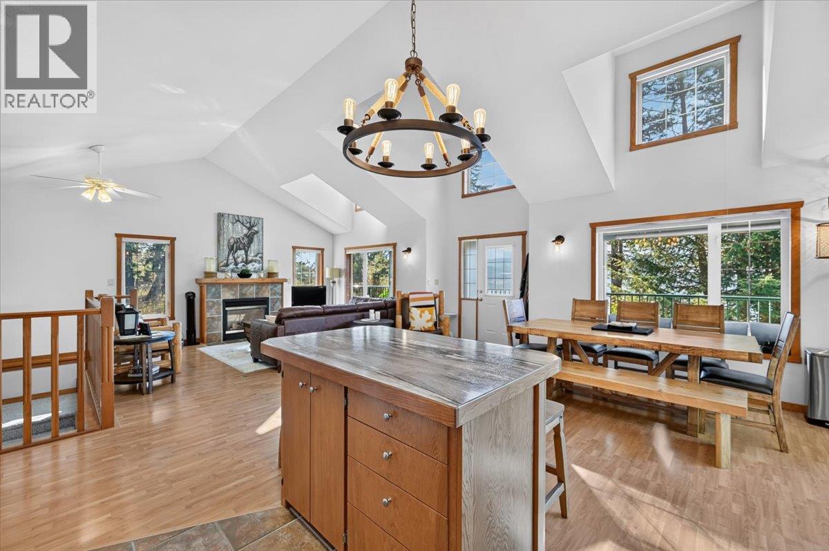 8427 Grainger Road, Canal Flats, BC