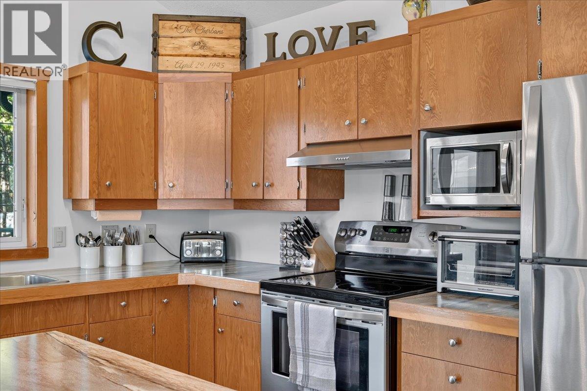 8427 Grainger Road, Canal Flats, BC