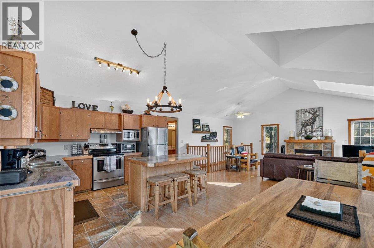 8427 Grainger Road, Canal Flats, BC