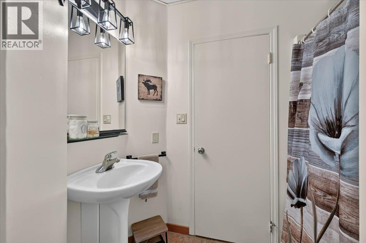 8427 Grainger Road, Canal Flats, BC