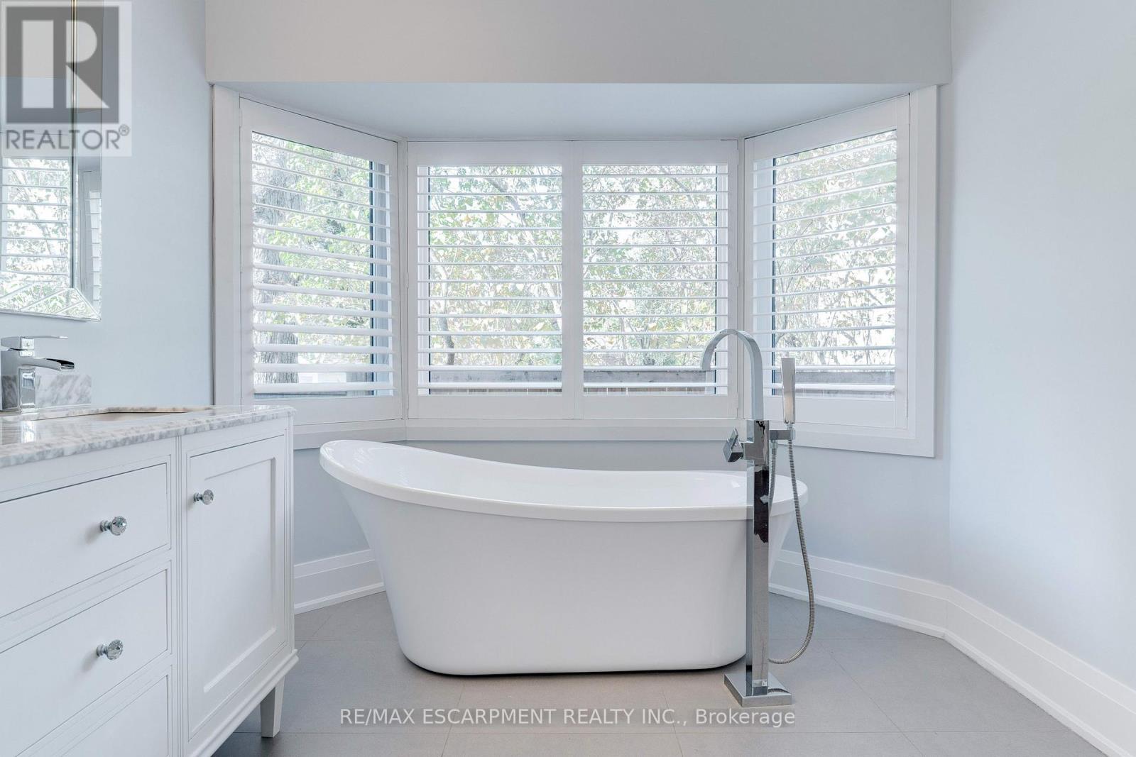 296 Kent Crescent, Burlington, ON
