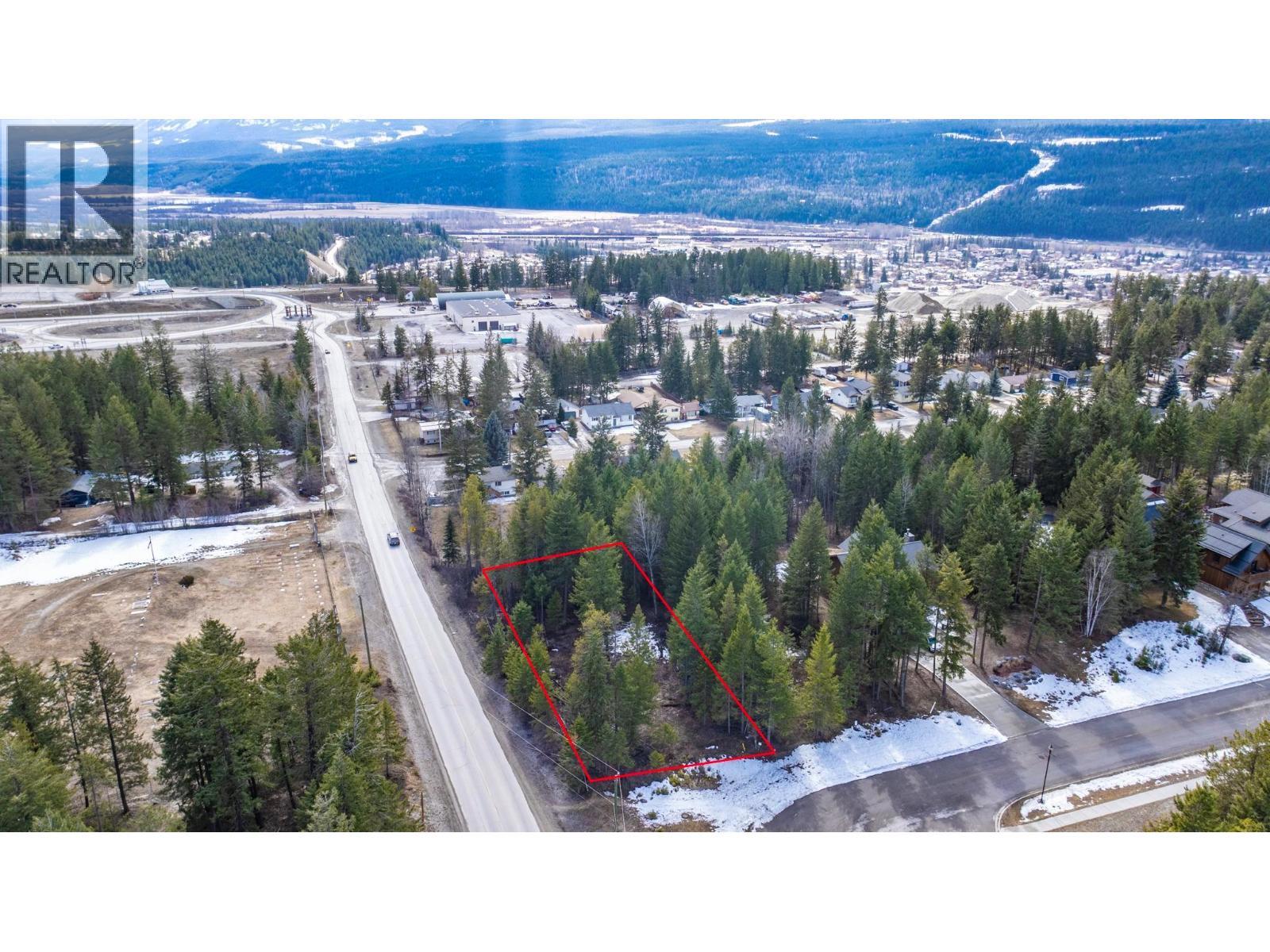 1400 Pine Drive, Golden, BC