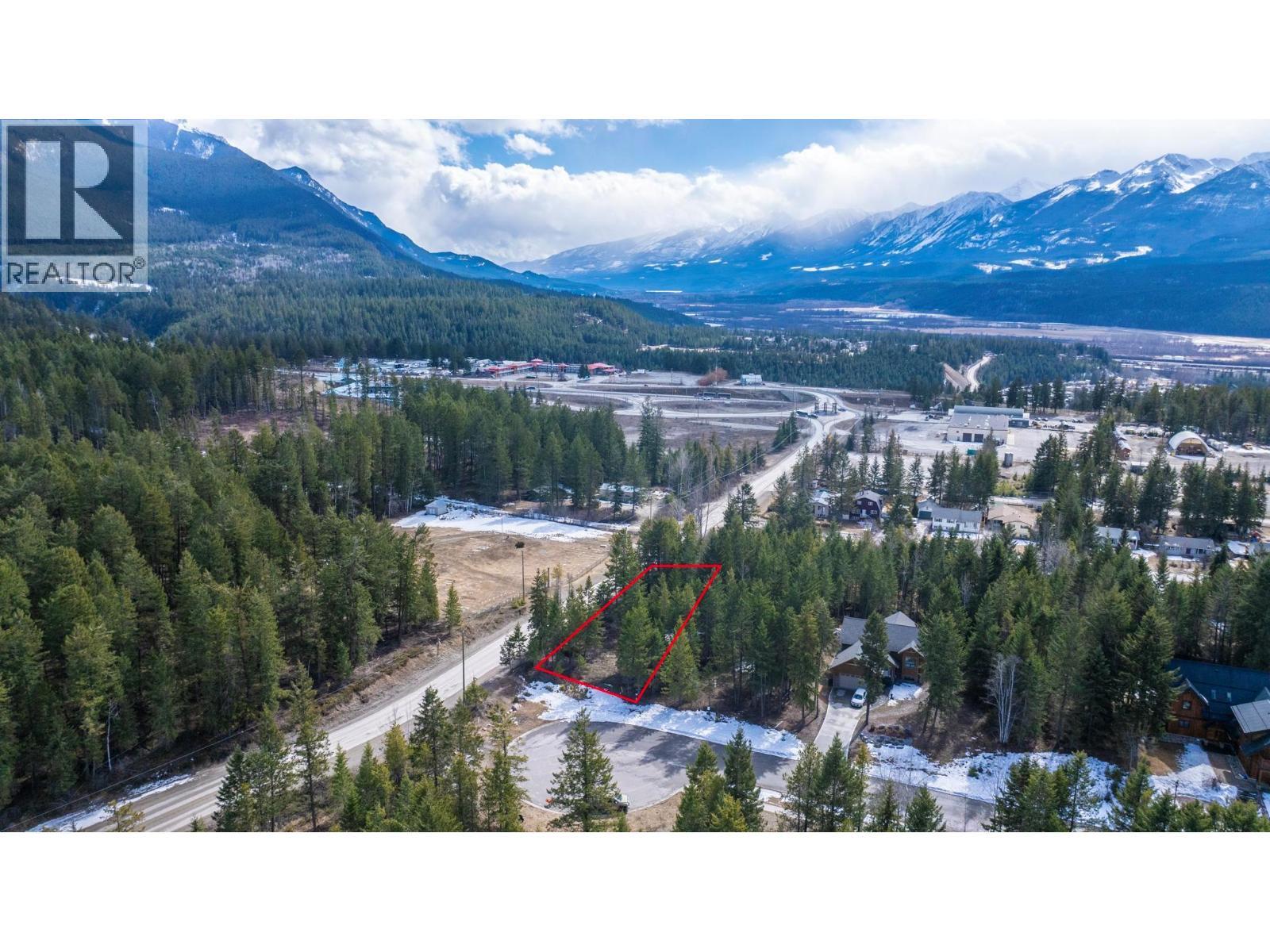 1400 Pine Drive, Golden, BC